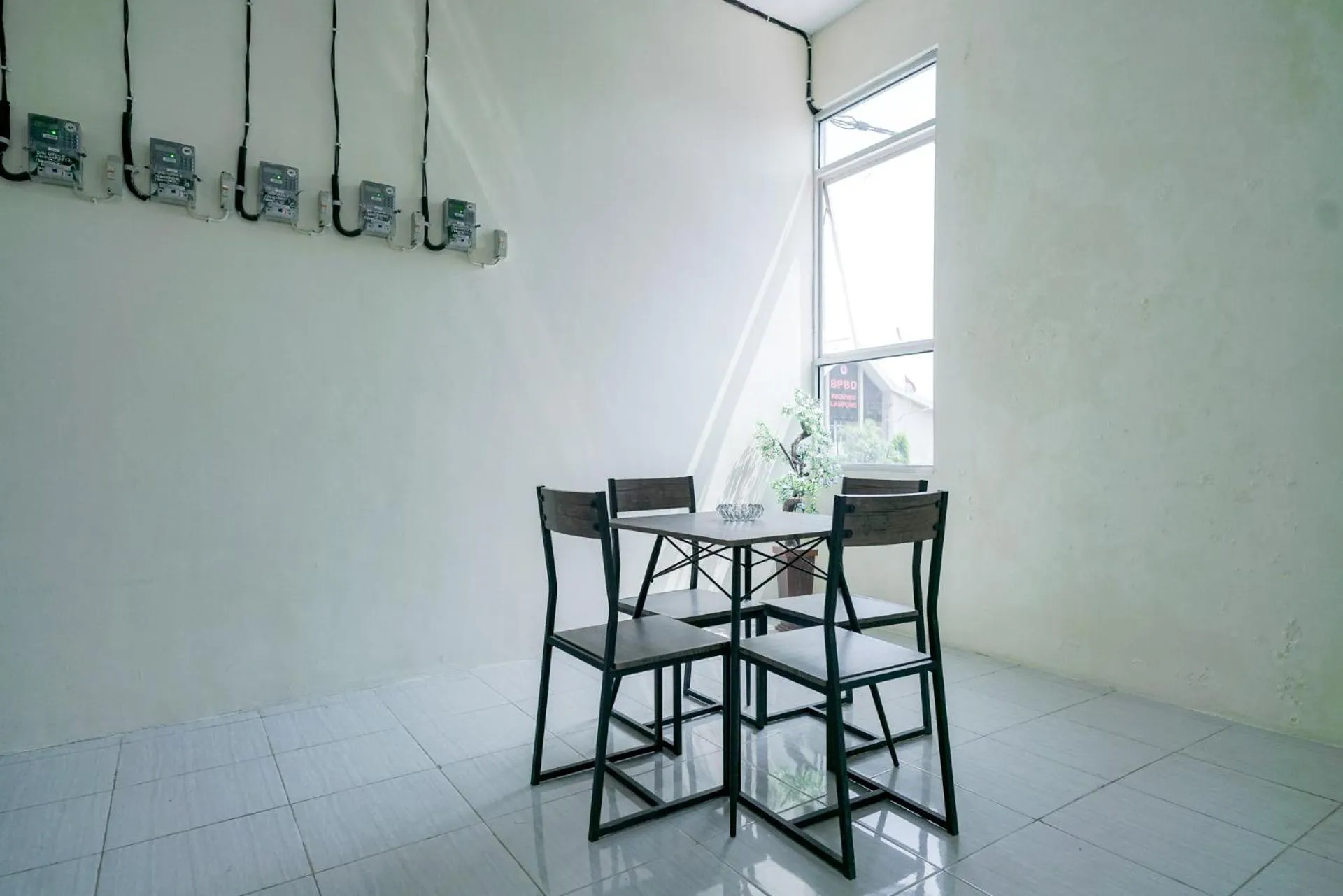 Dining area in Urbanview Hotel Gatot Subroto Lampung by RedDoorz