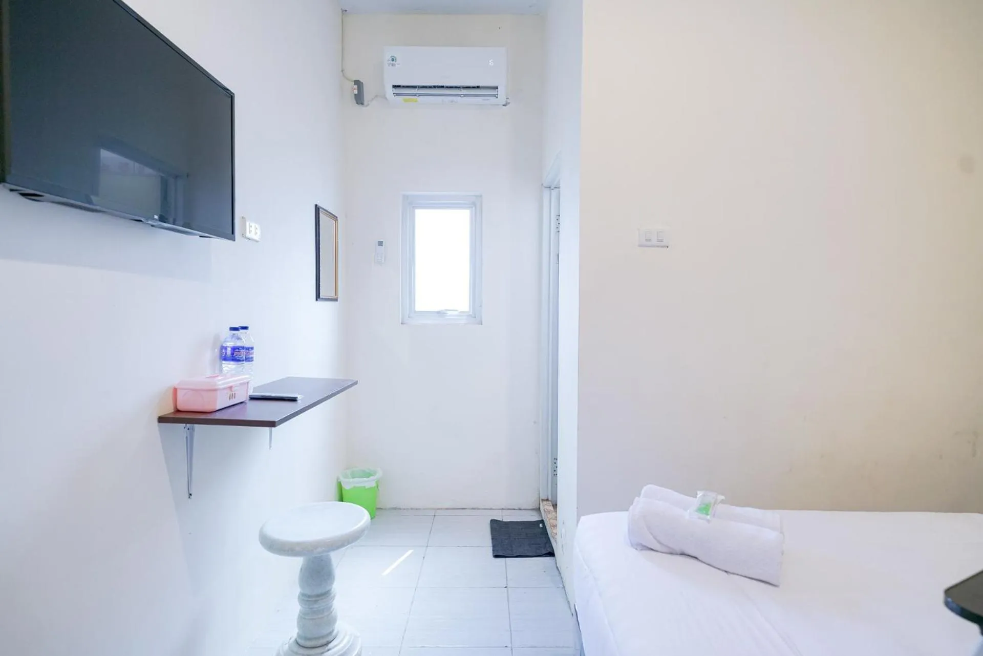 Bedroom, Bed in Urbanview Hotel Gatot Subroto Lampung by RedDoorz