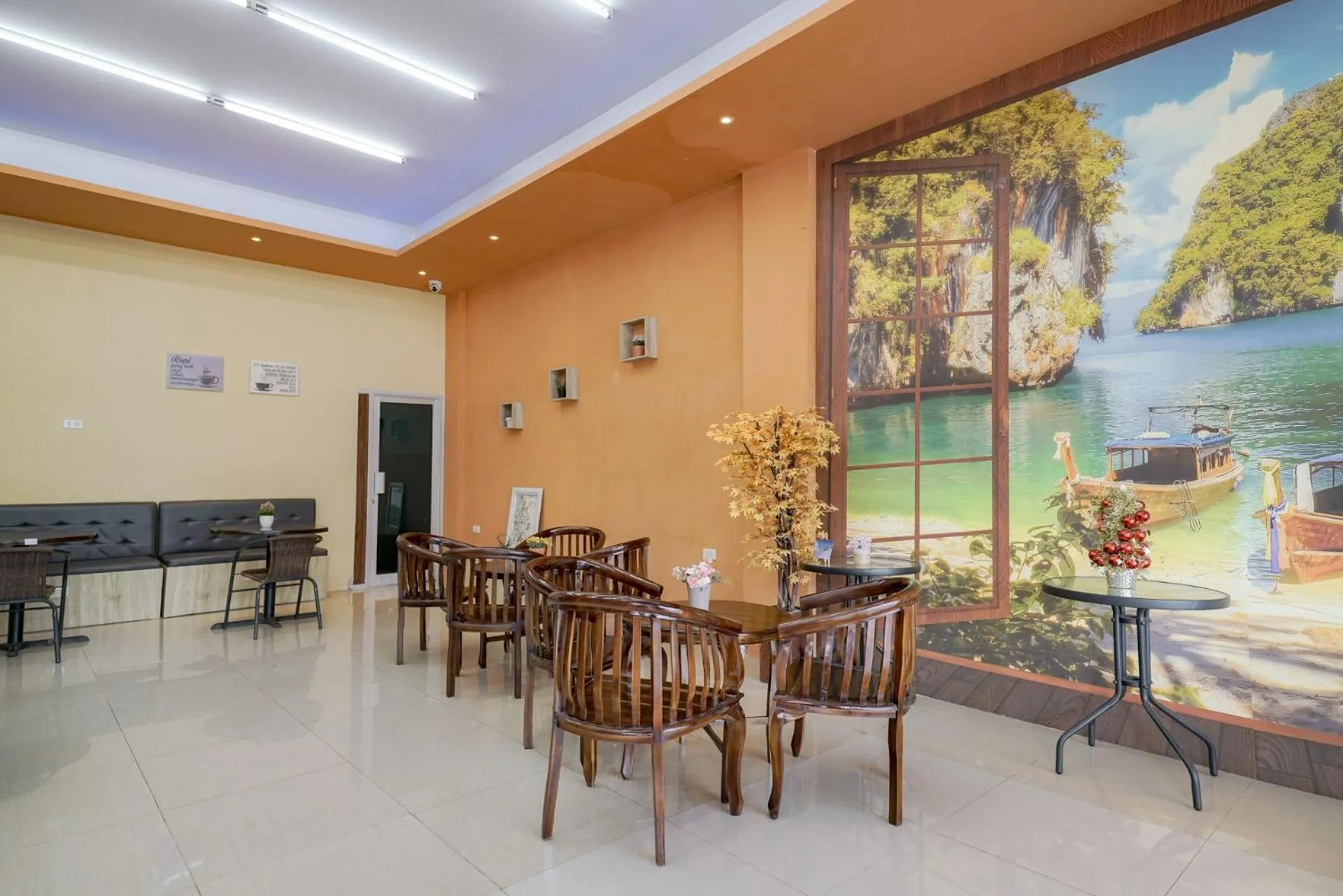 Lobby or reception in Urbanview Hotel Gatot Subroto Lampung by RedDoorz