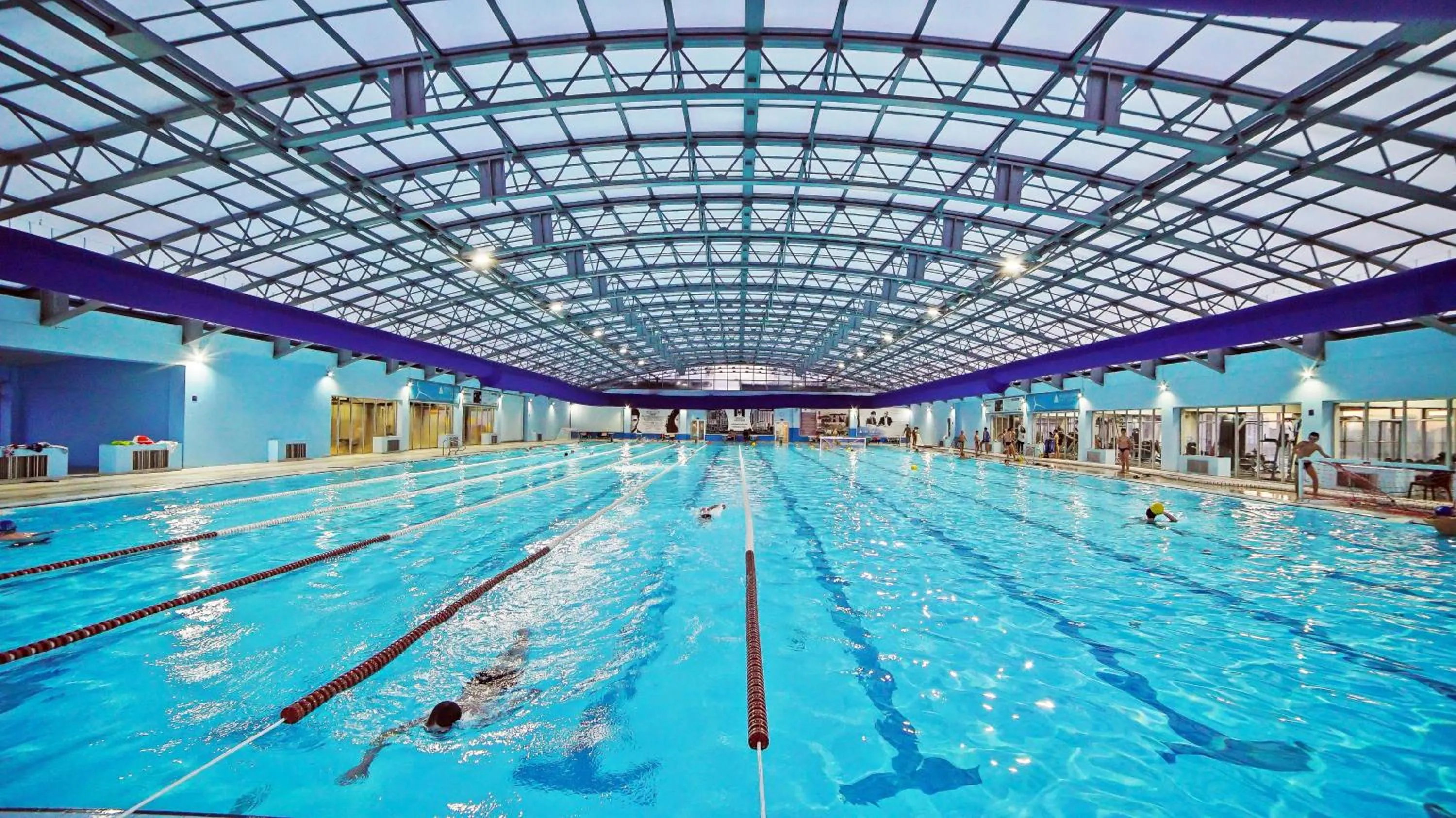 Swimming pool in Mardi Plaza Hotel