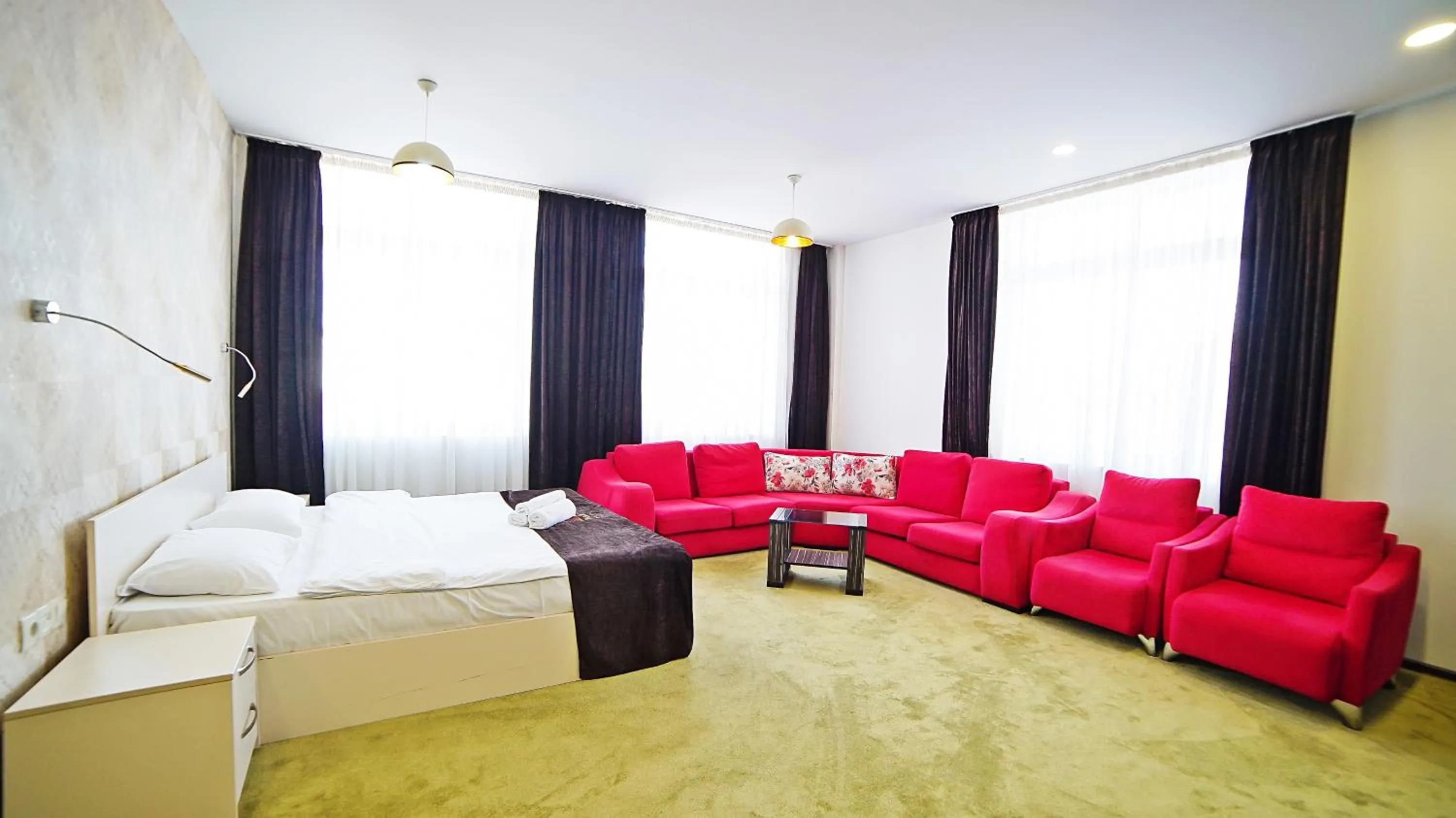 Photo of the whole room in Mardi Plaza Hotel