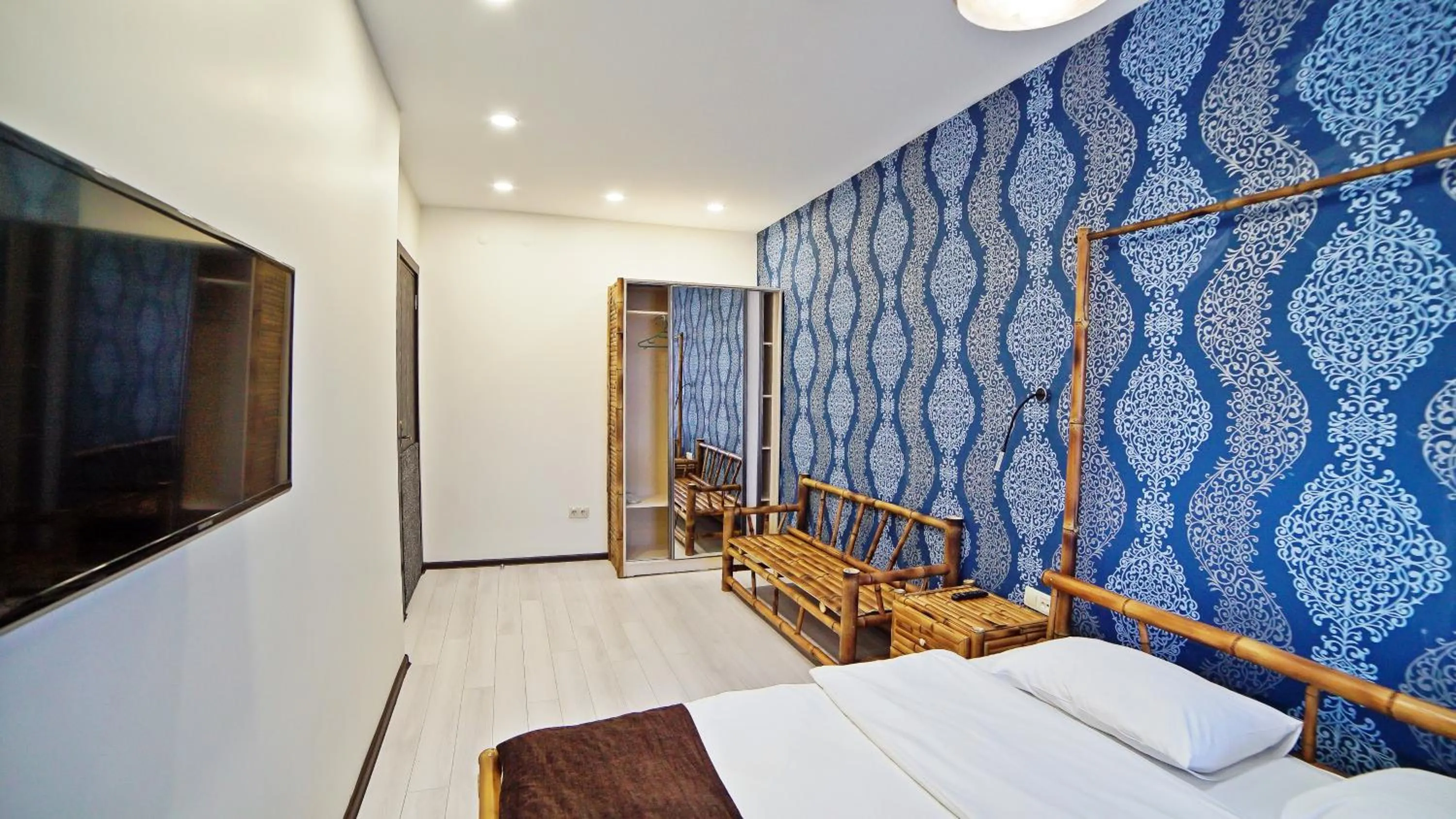 Communal lounge/ TV room in Mardi Plaza Hotel