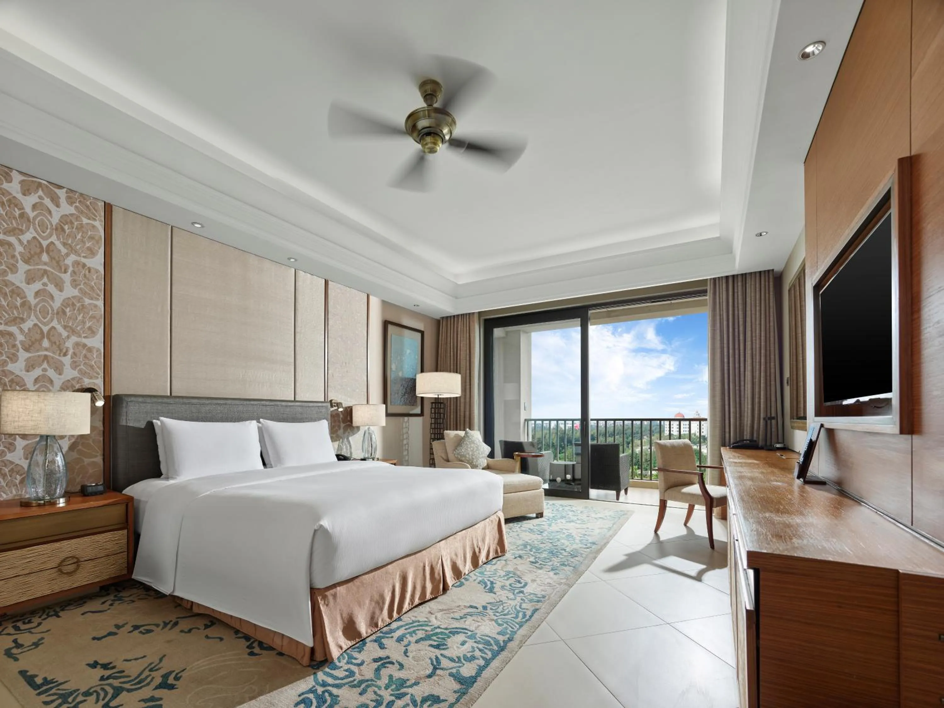 Bedroom, Bed in Hilton Haikou Meilan - Beachfront Hotel