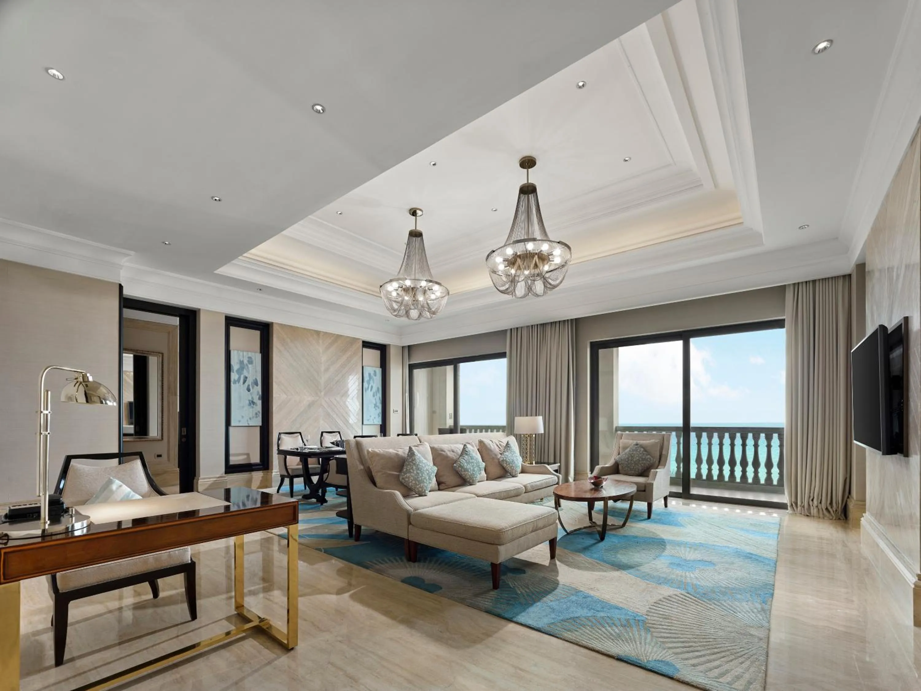 Photo of the whole room, Bed in Hilton Haikou Meilan - Beachfront Hotel