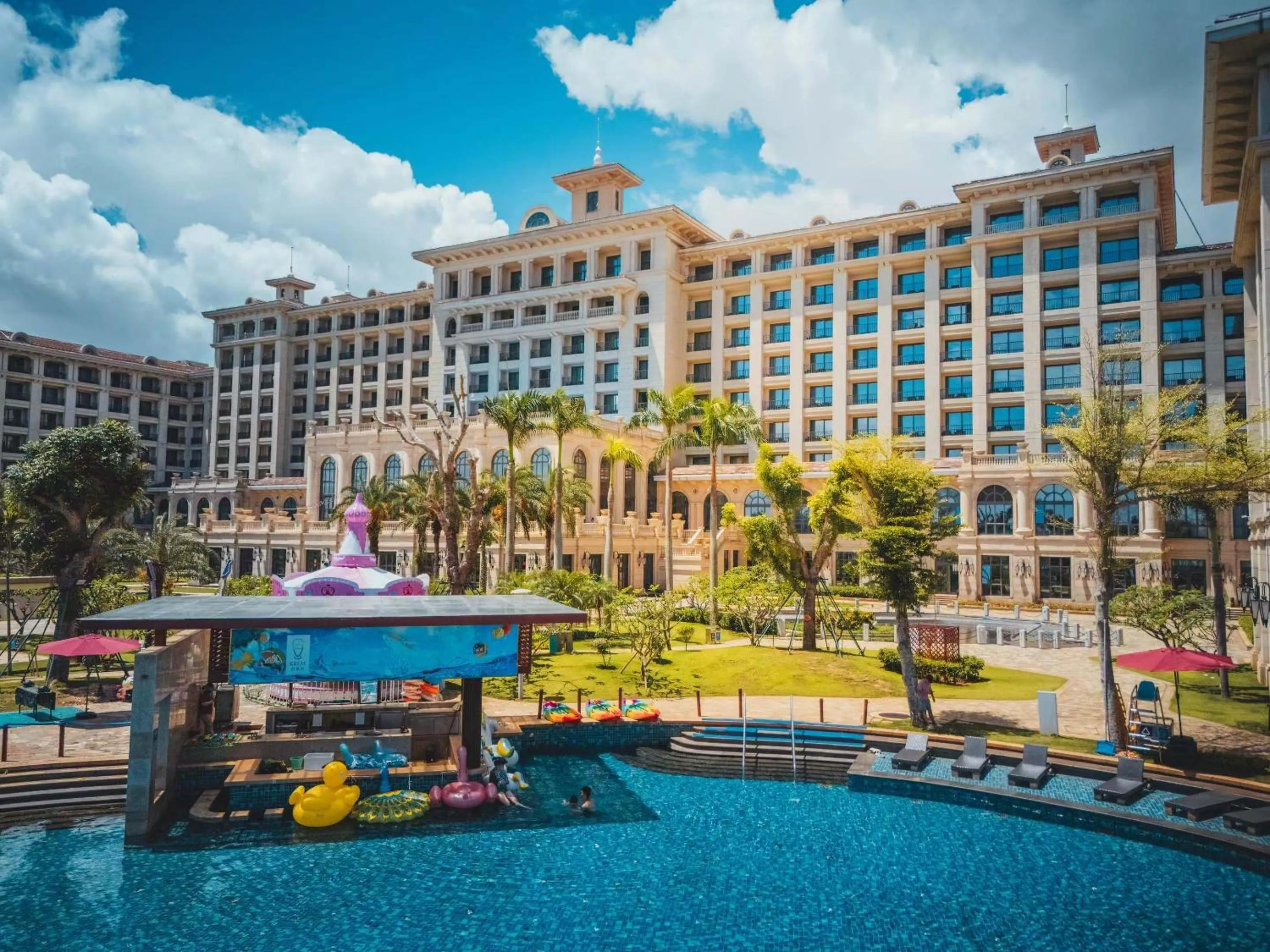 Property building in Hilton Haikou Meilan