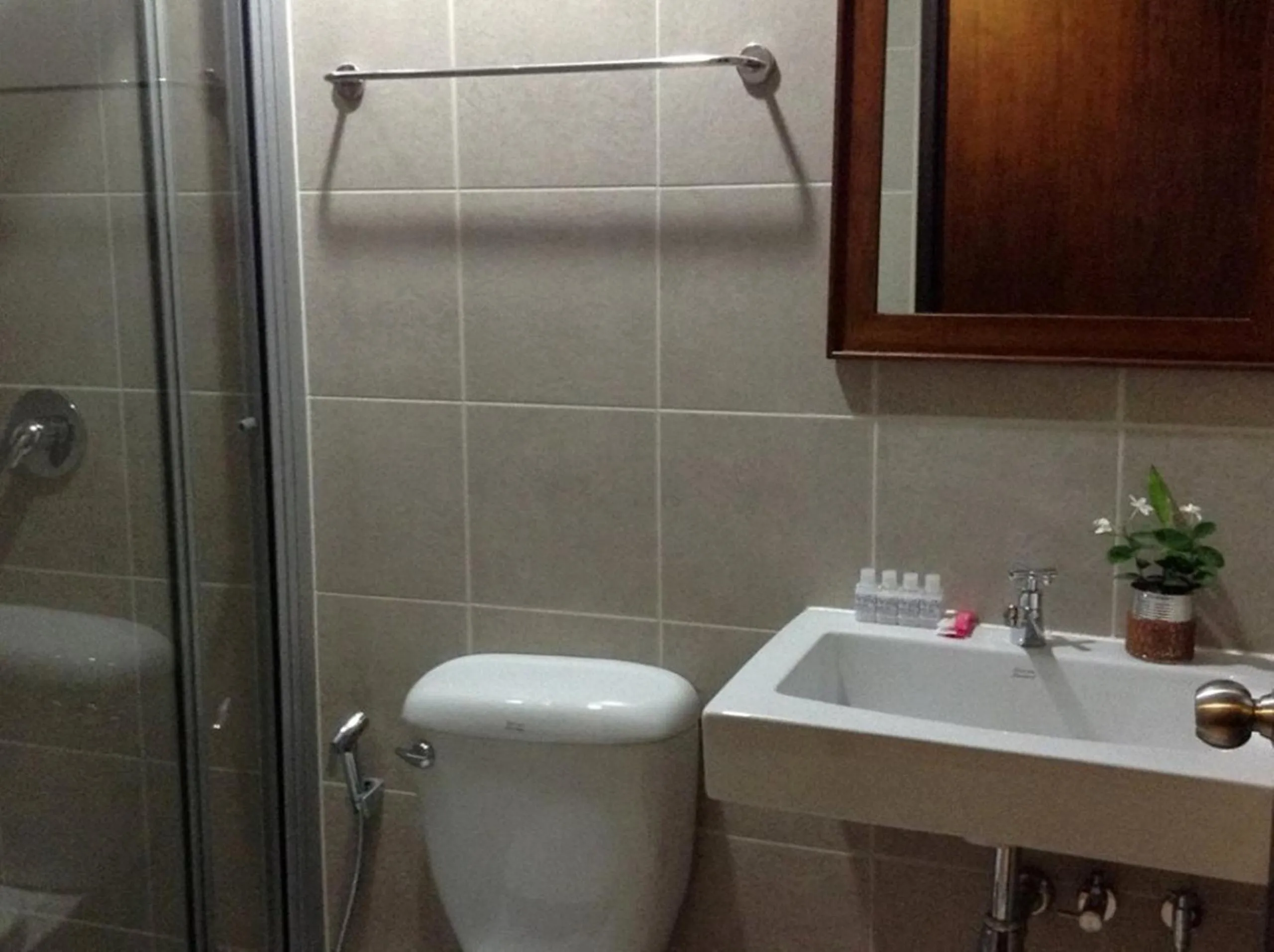 Bathroom in Mango Bedroom Inn