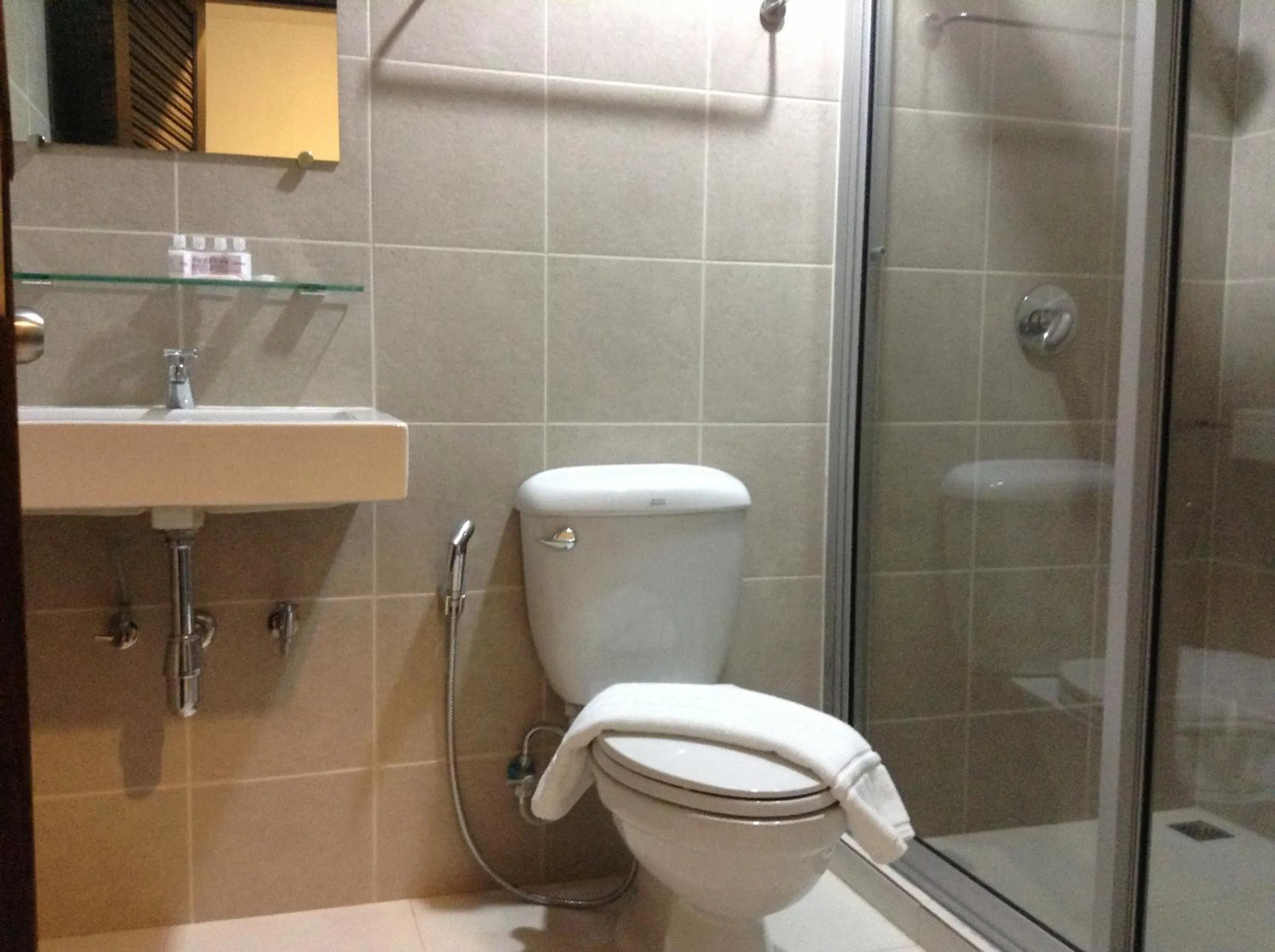 Bathroom in Mango Bedroom Inn