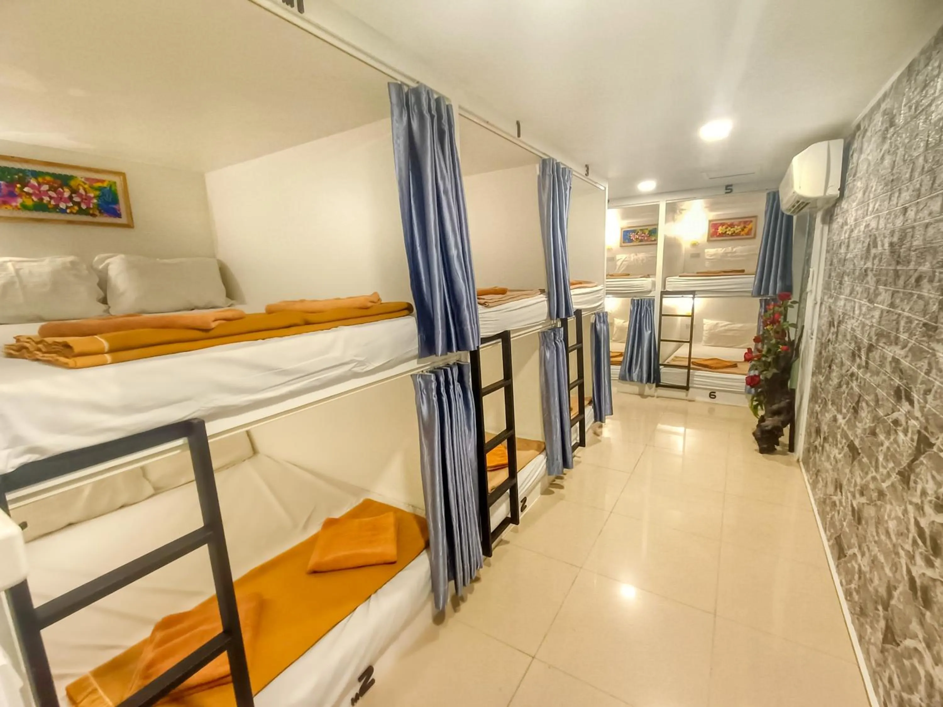 bunk bed, Bed in Jomtien Beach Hostel