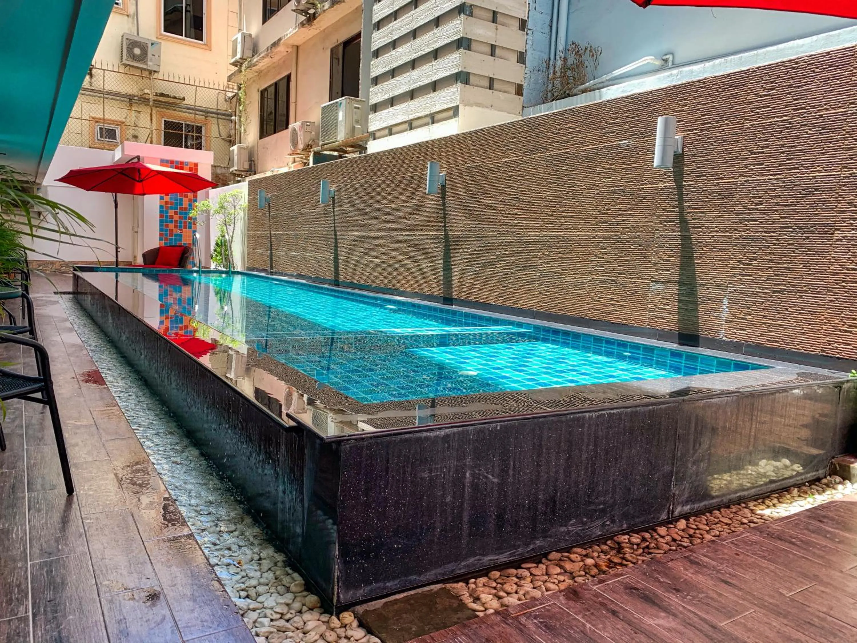Swimming pool in Jomtien Beach Hostel
