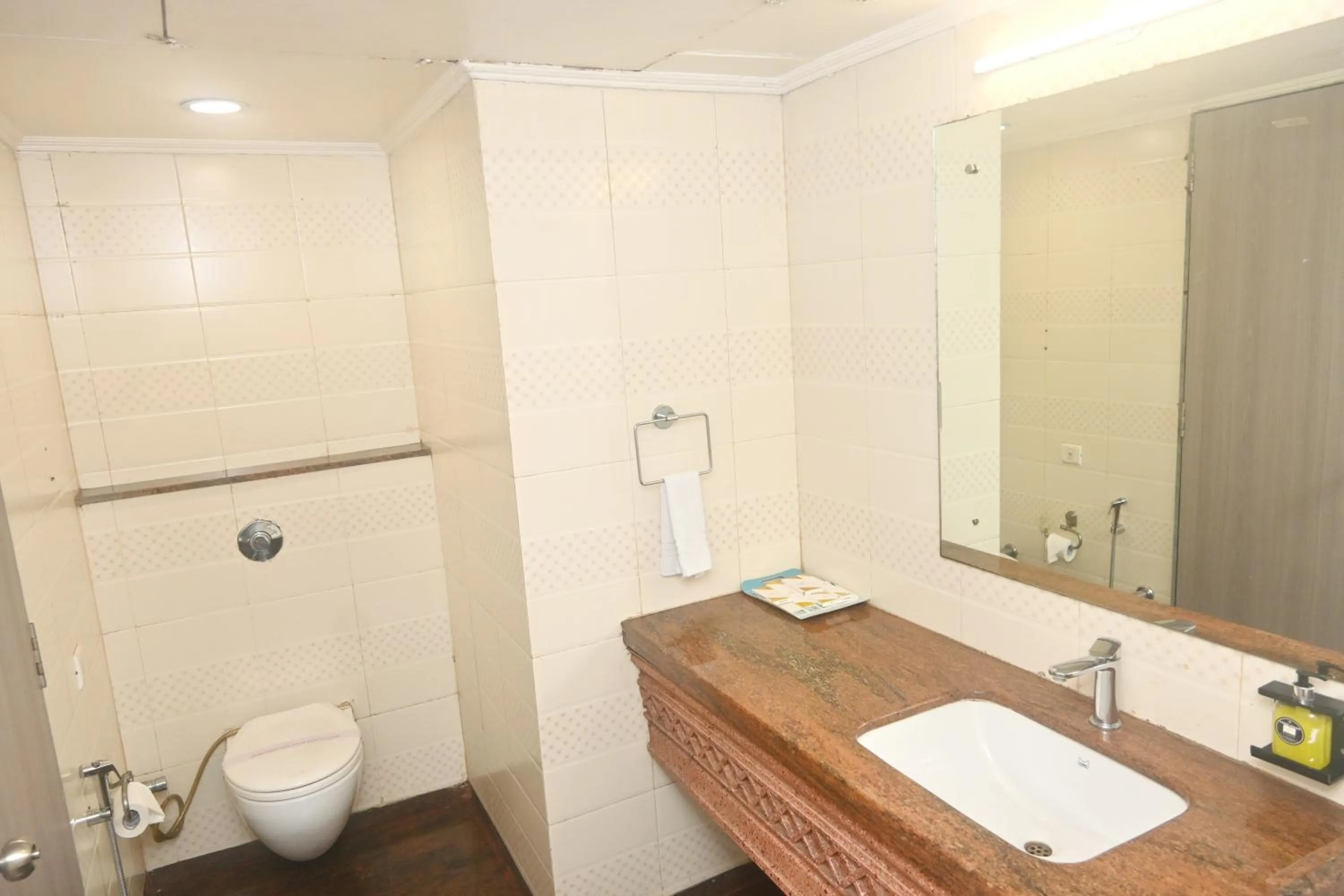 Simran Heritage(Business Hotel