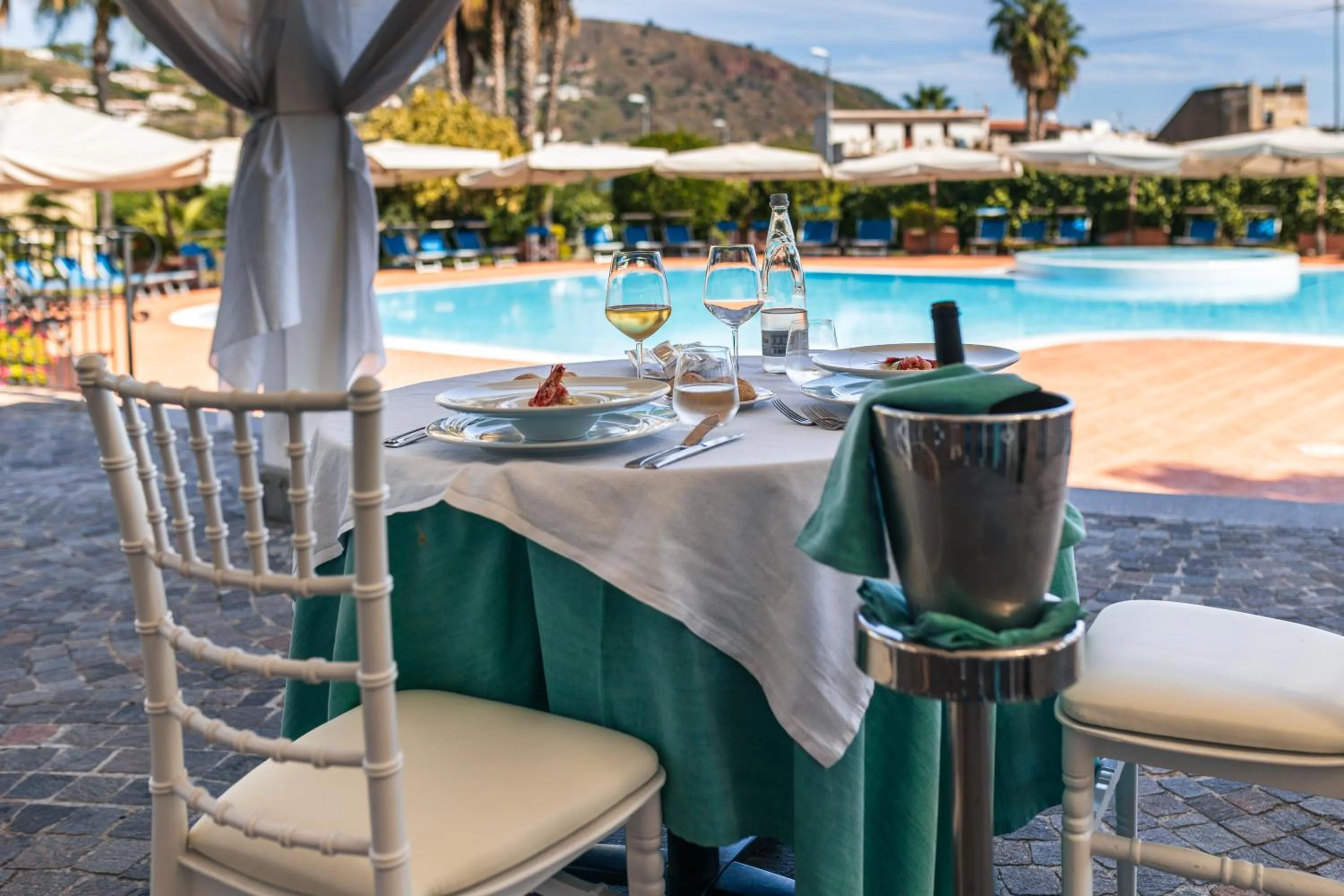 Restaurant/places to eat in Hotel Aktea