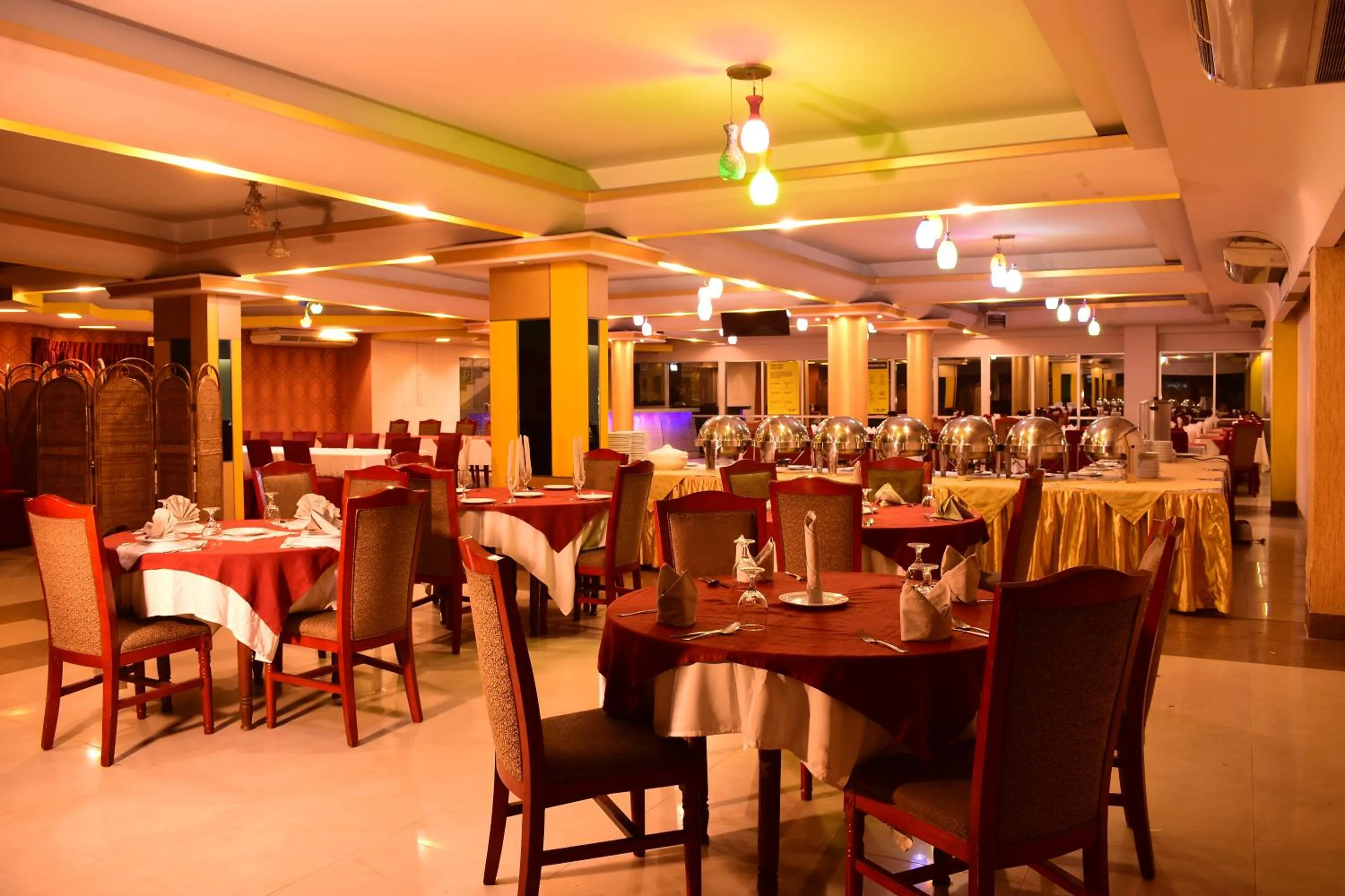 Restaurant/places to eat in Hotel Metro International