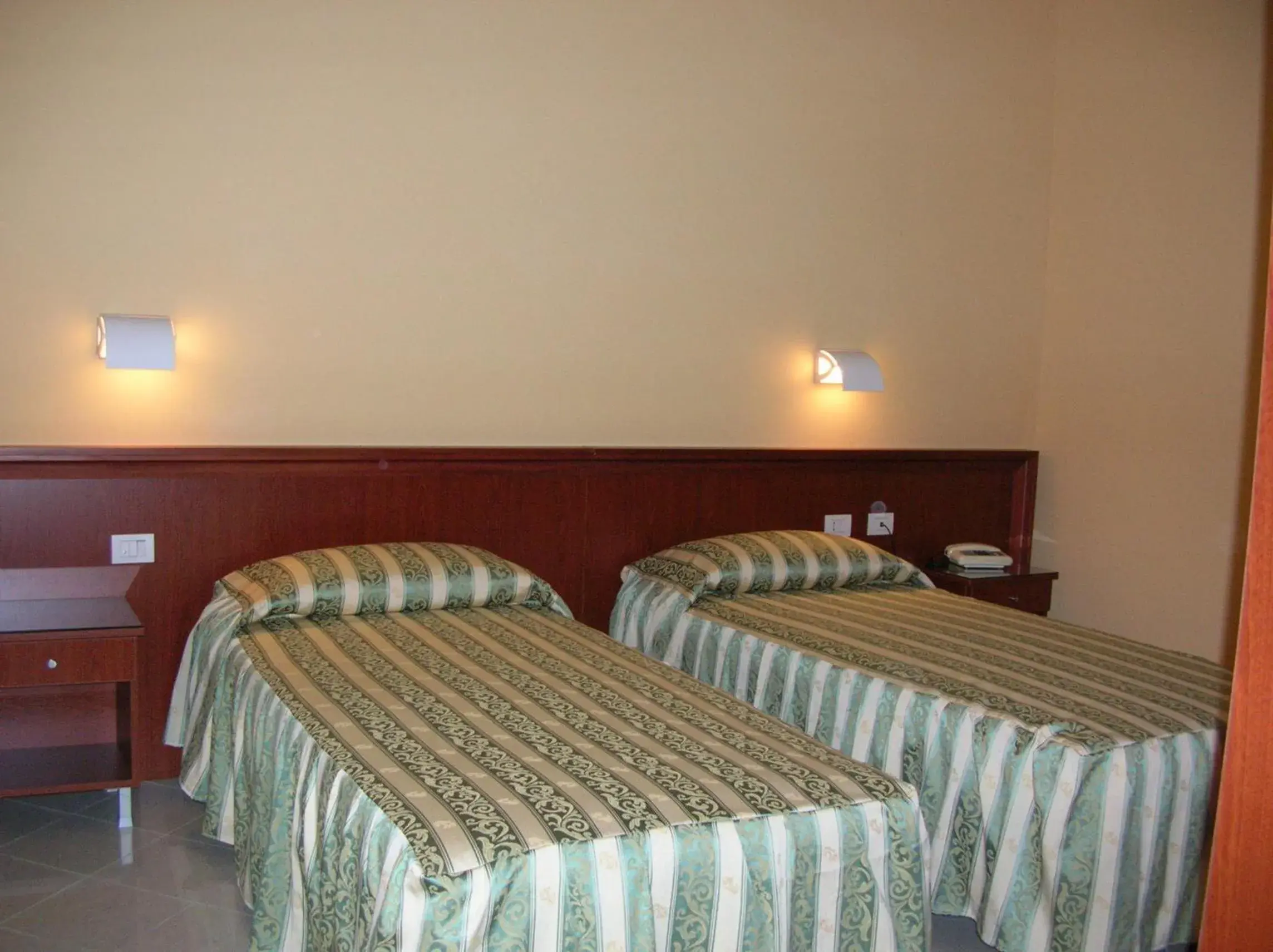 Twin Room in Hotel Industria Twin Room in Hotel Industria