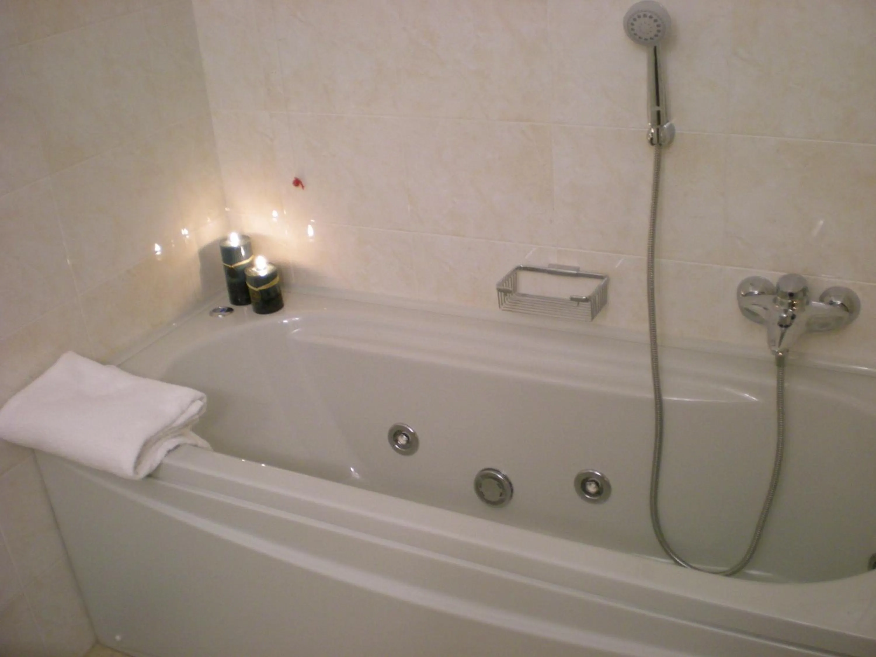 Shower in Hotel Industria