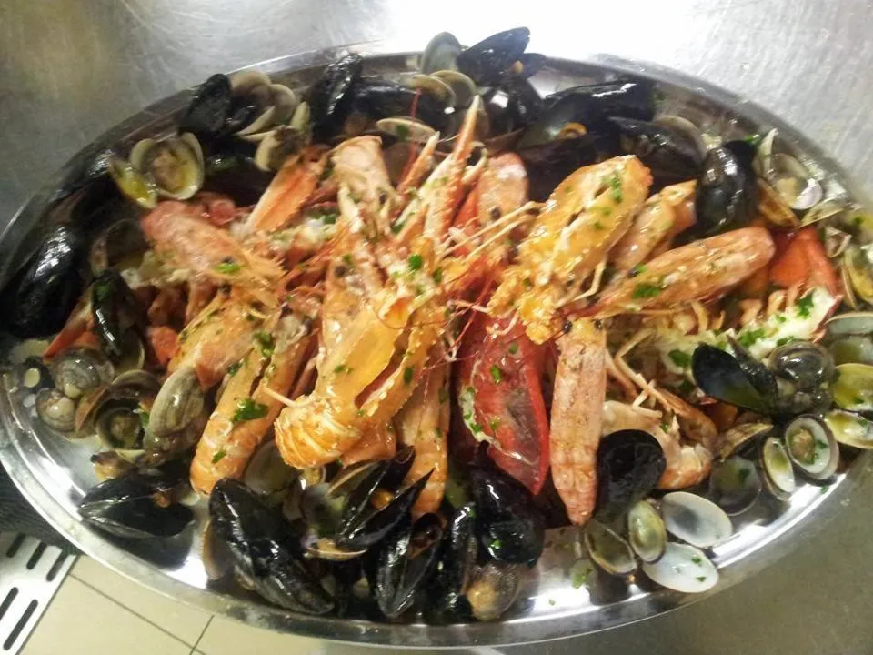 Restaurant/places to eat in Hotel Industria