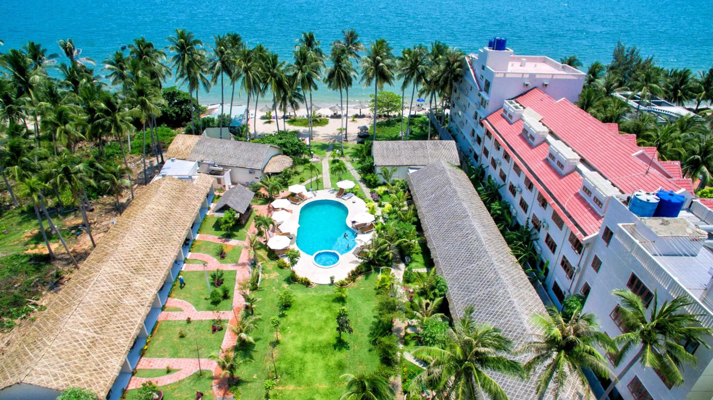 Garden in Sun & Sands Beach Hotel