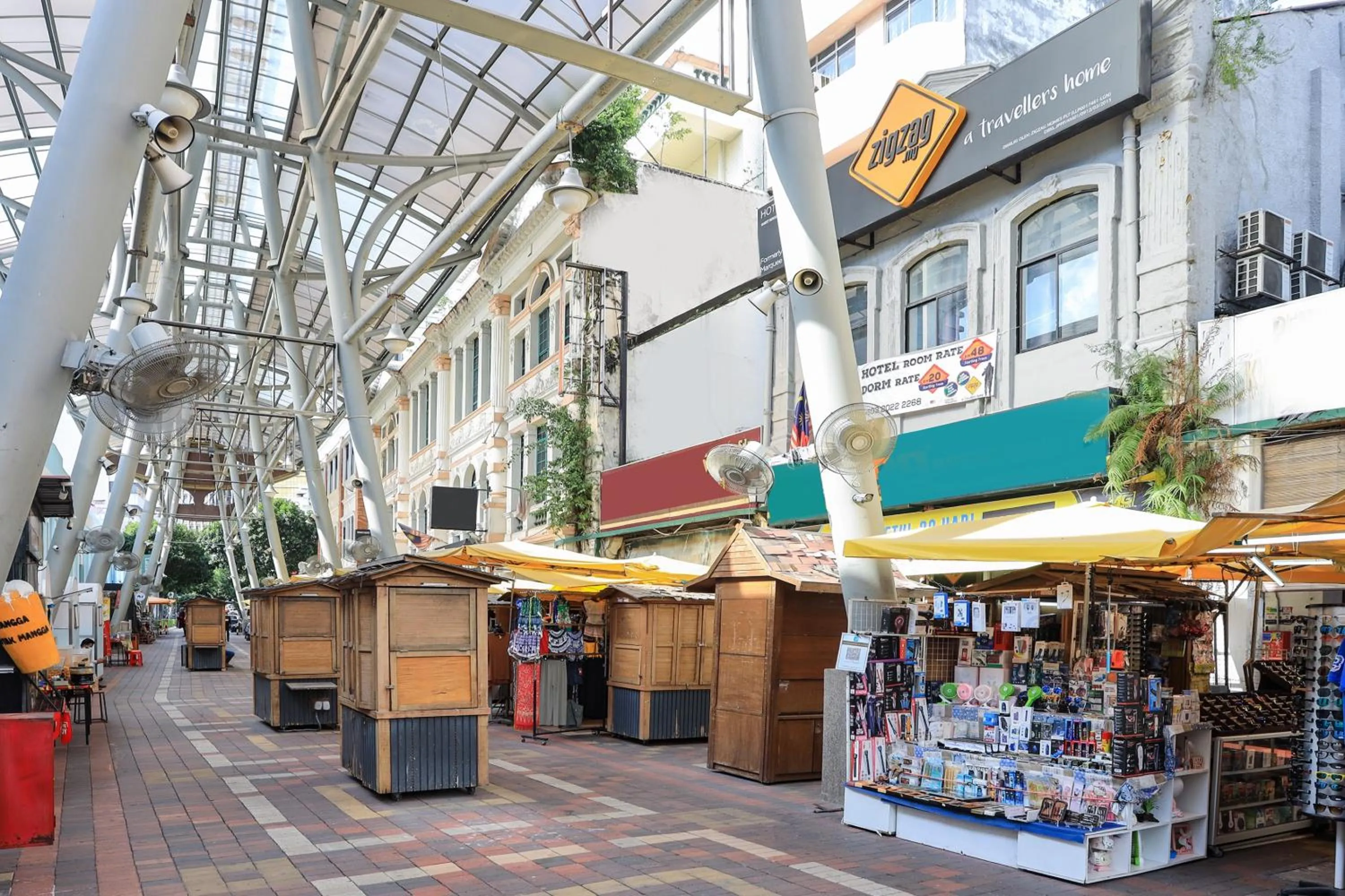 Facade/entrance in SPOT ON 90236 Zigzag Travellers Home