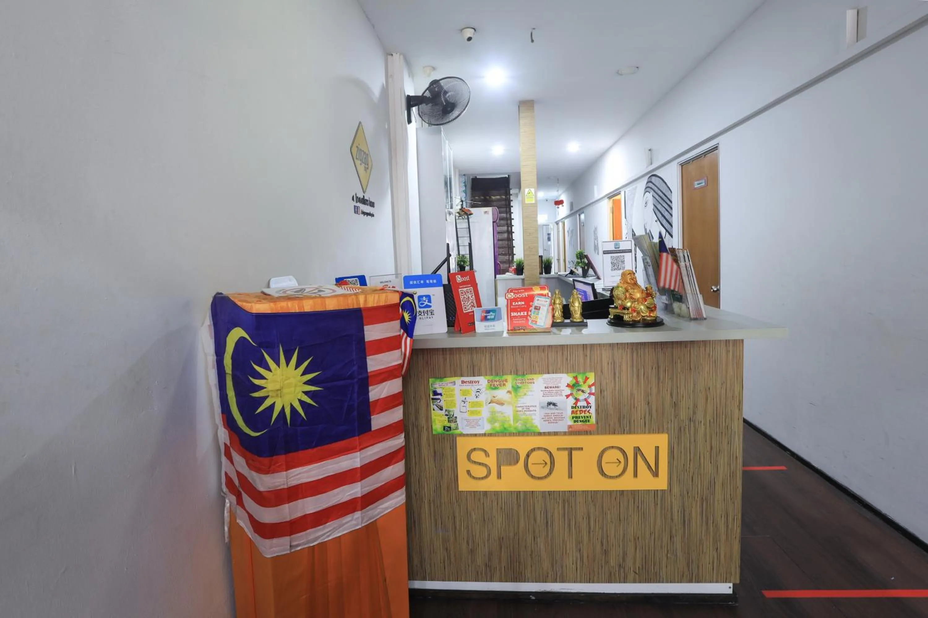 Lobby or reception in SPOT ON 90236 Zigzag Travellers Home