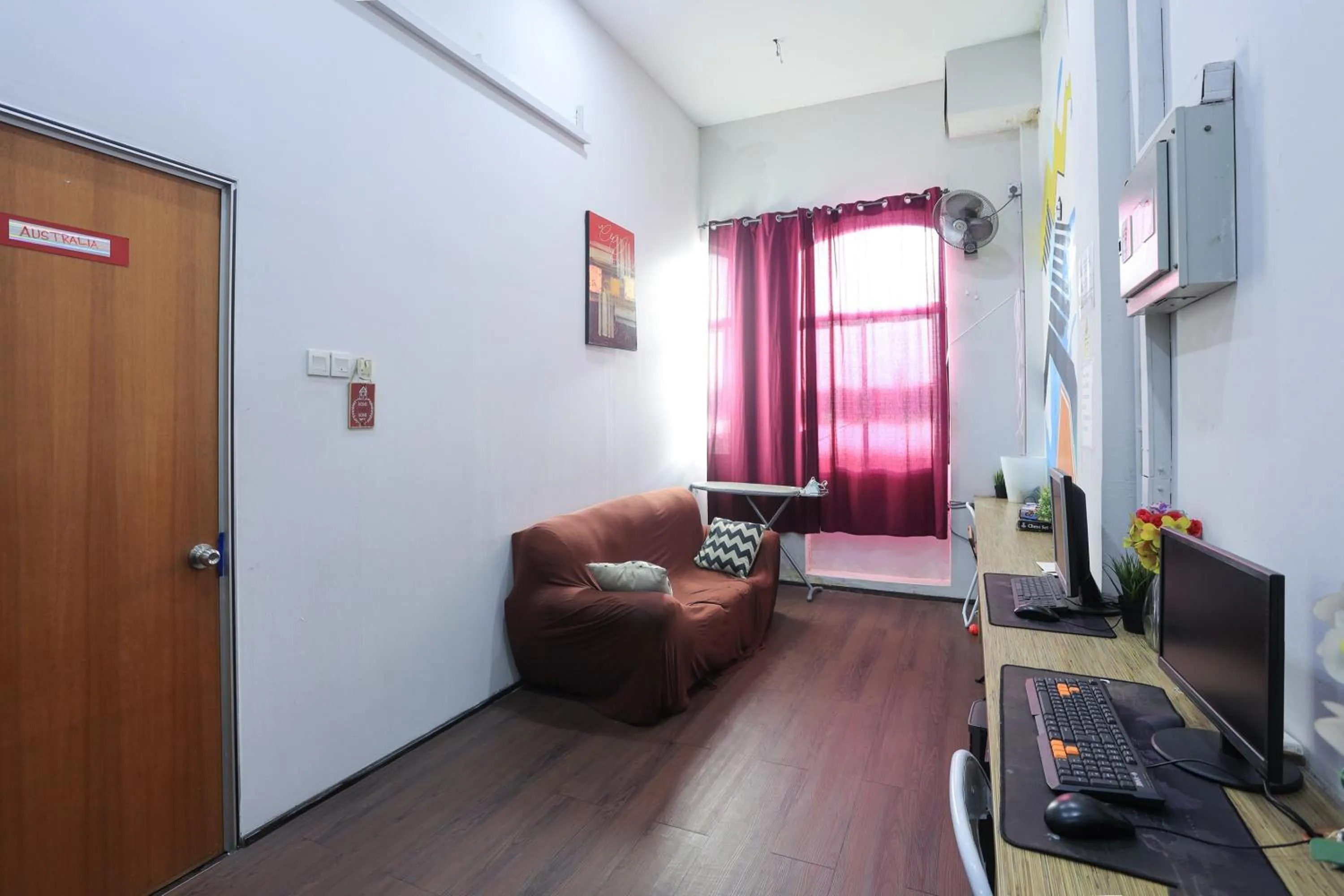 Seating area in SPOT ON 90236 Zigzag Travellers Home