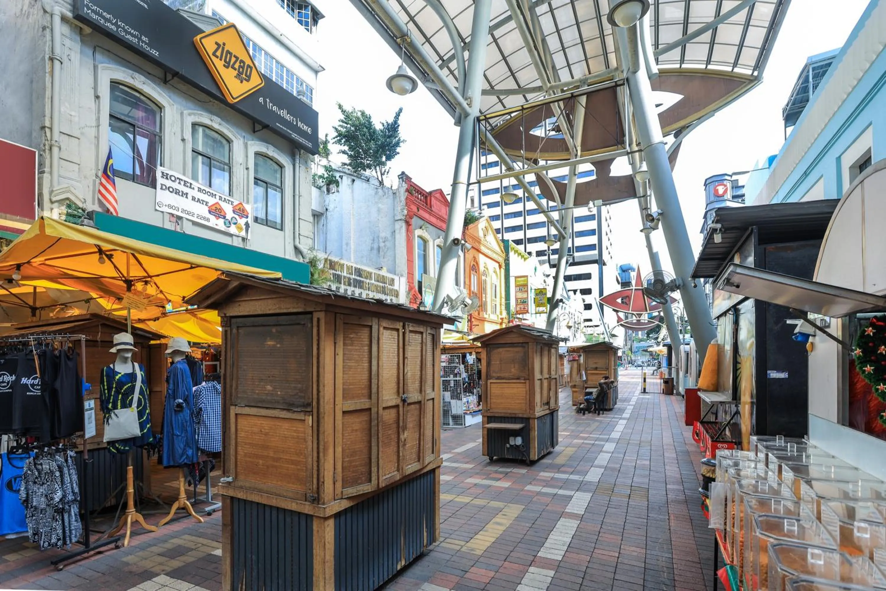 Facade/entrance in SPOT ON 90236 Zigzag Travellers Home
