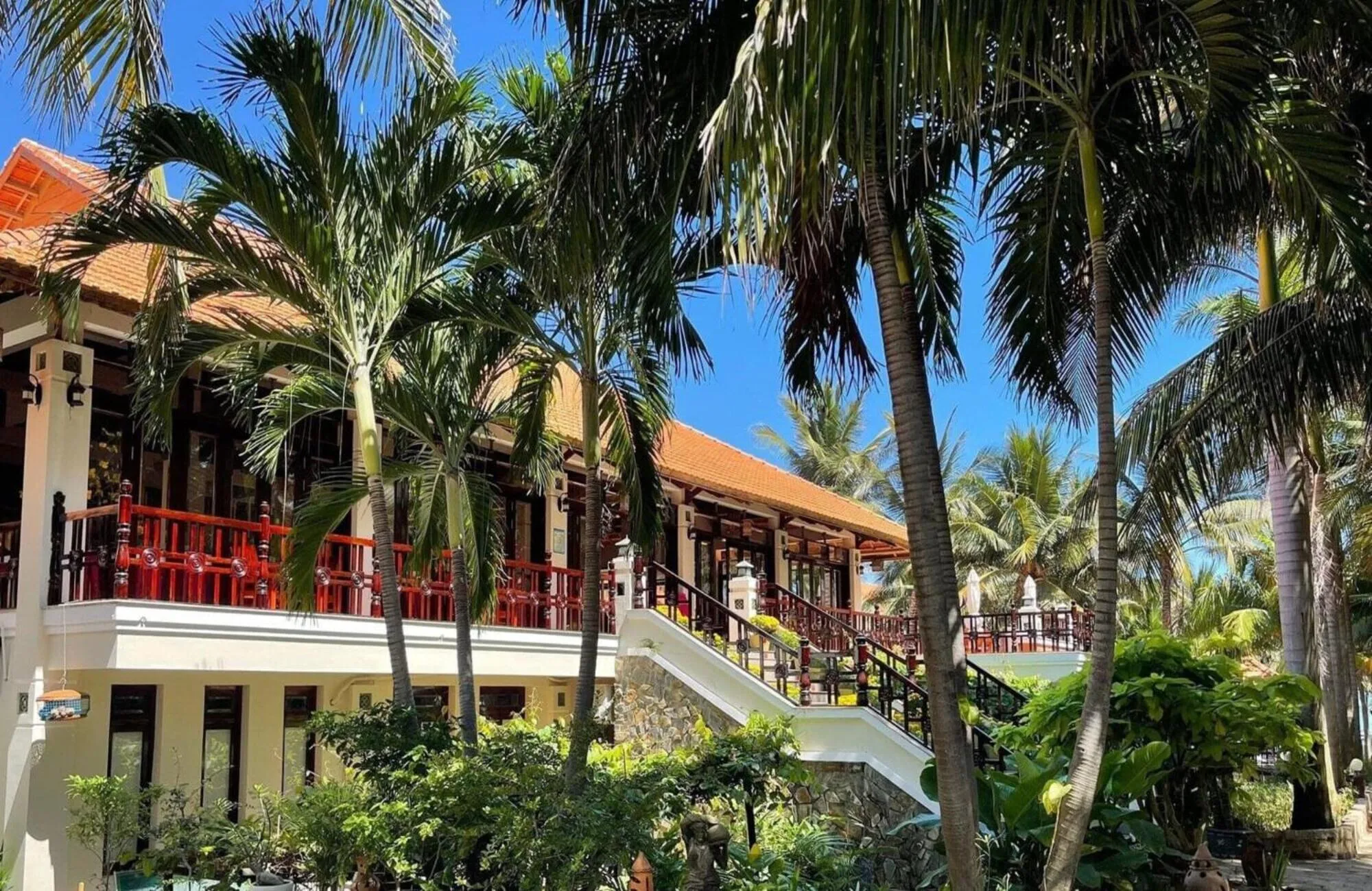 Restaurant/places to eat in Saigon Emerald Beach Resort