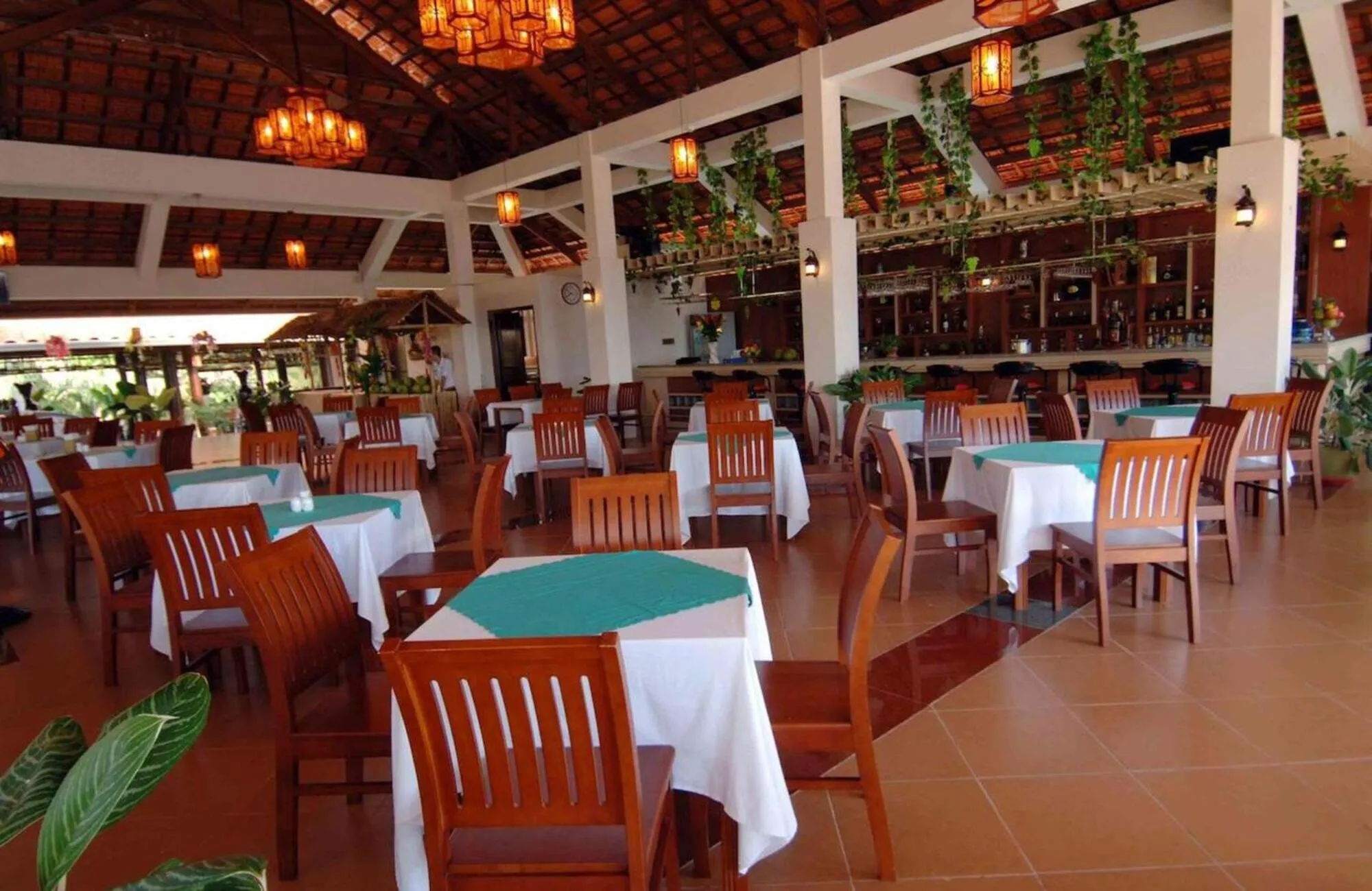 Restaurant/places to eat in Saigon Emerald Beach Resort