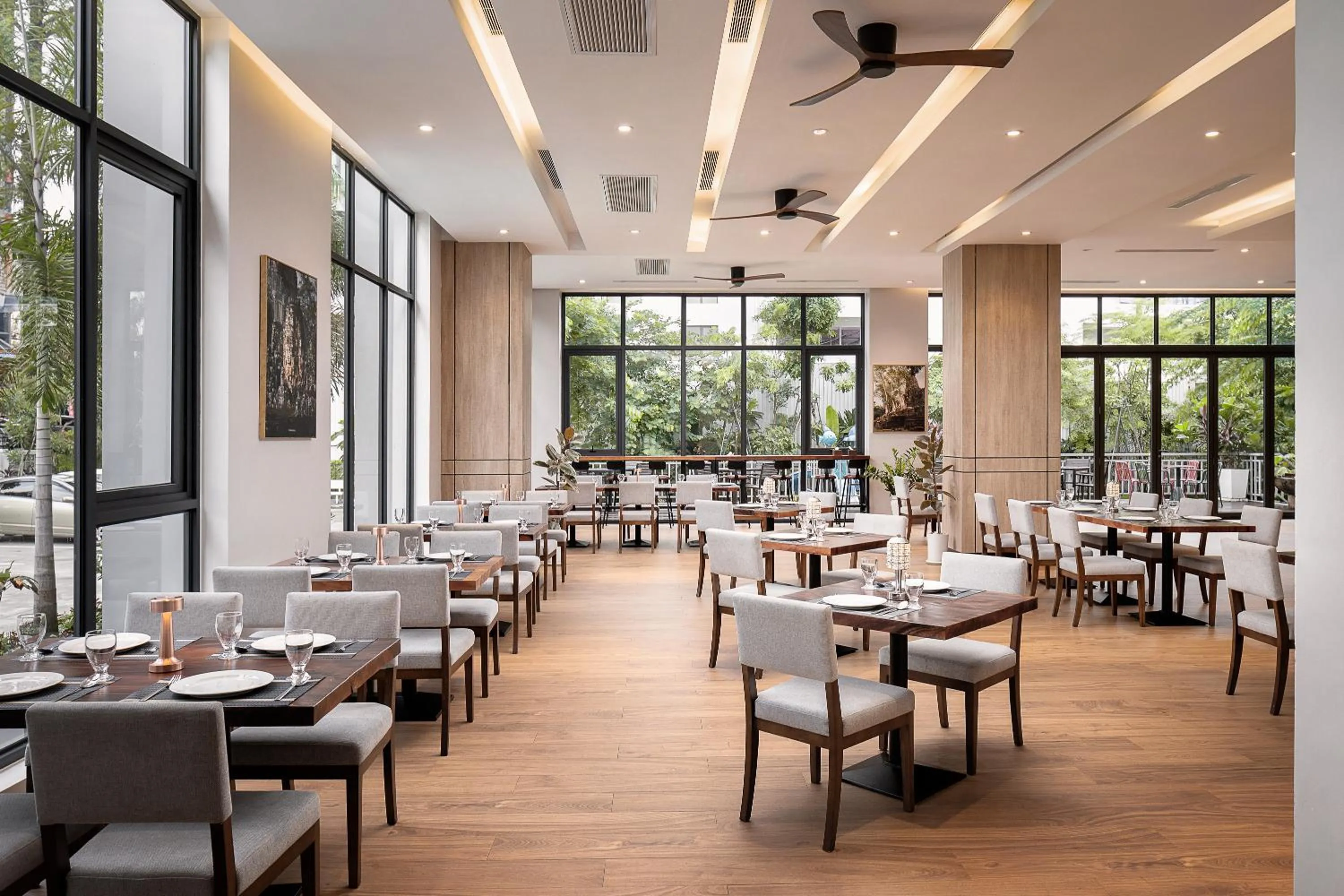 Restaurant/places to eat in RIVA Hotel SHV