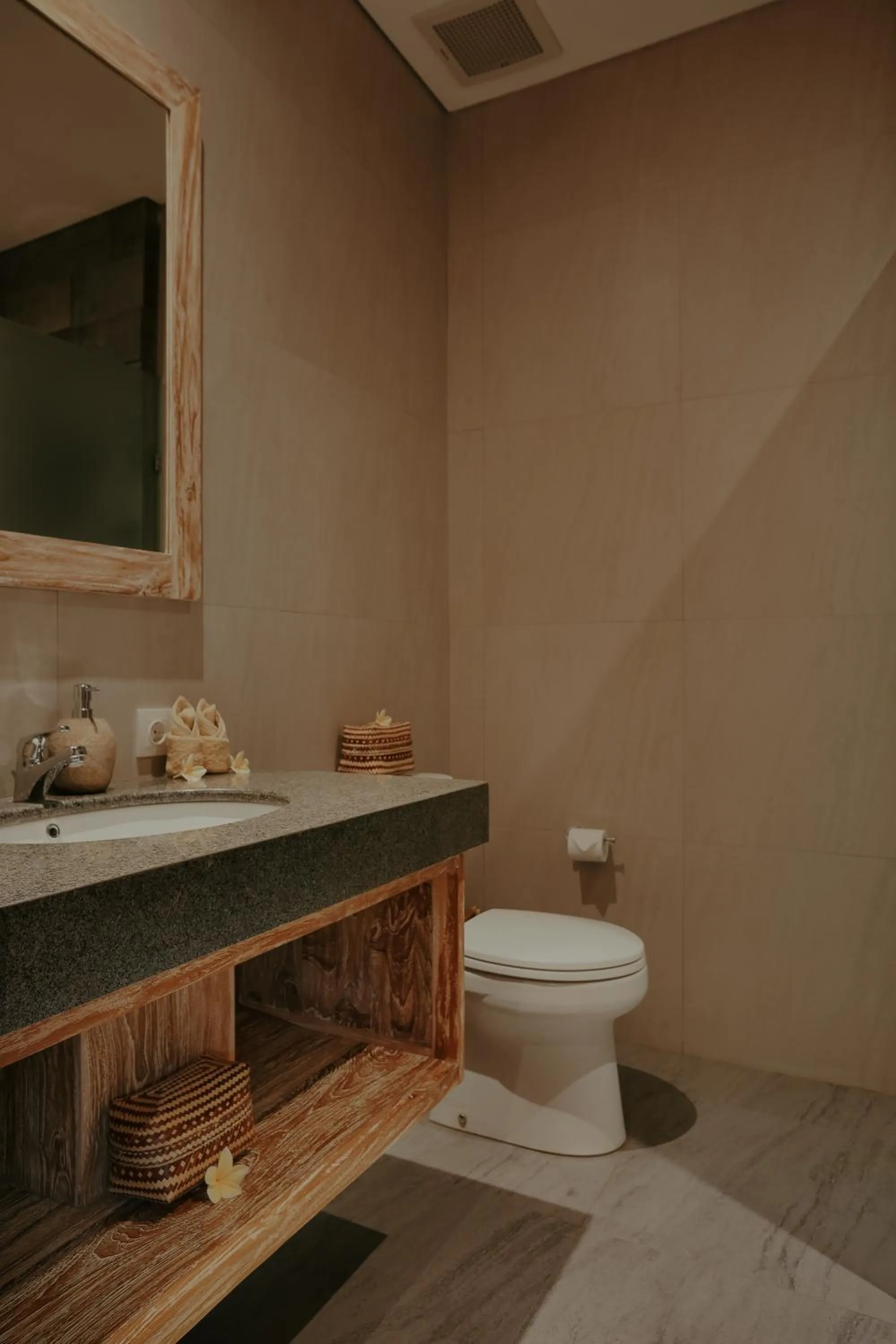 Toilet in LASTANA SUITE UBUD