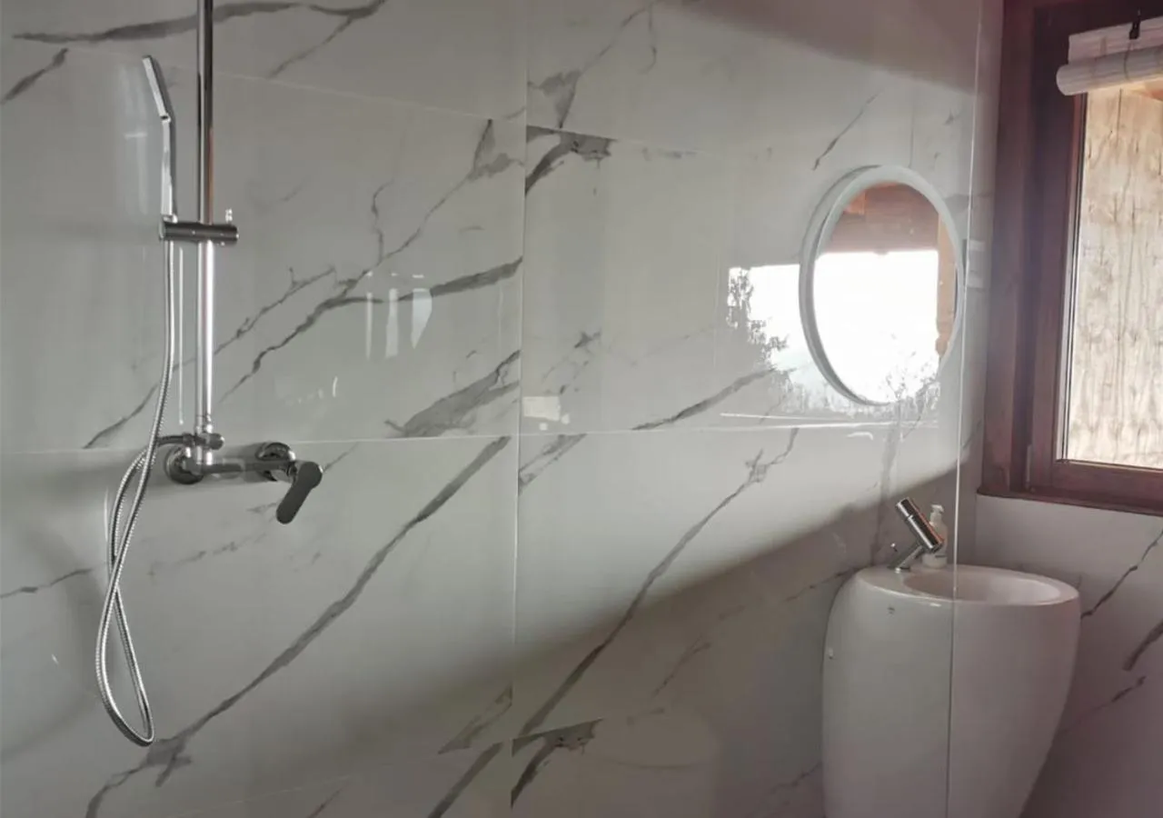 Bathroom in B&B con SPA il Castello di Lucawest