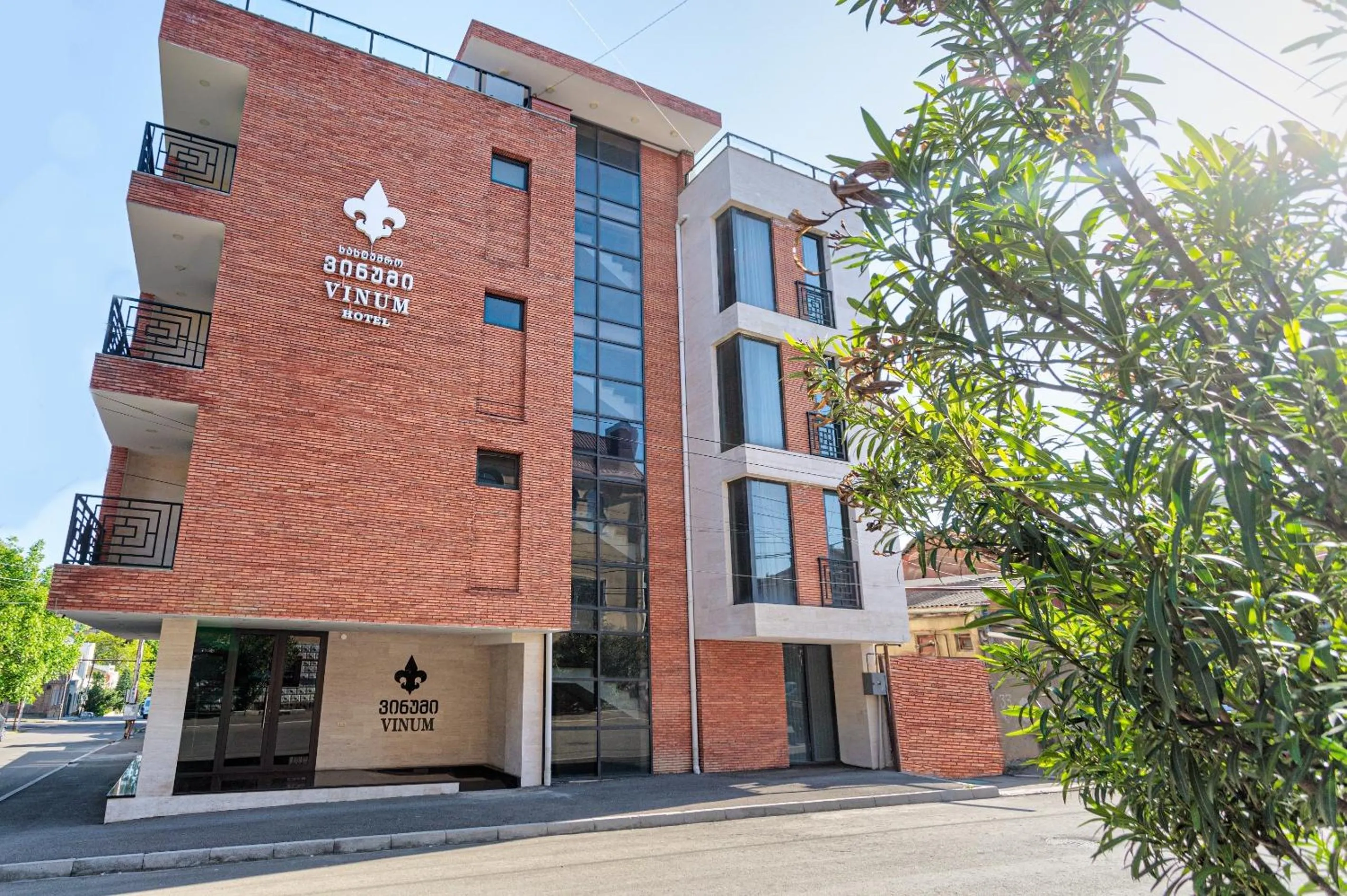 Property building in Vinum Hotel