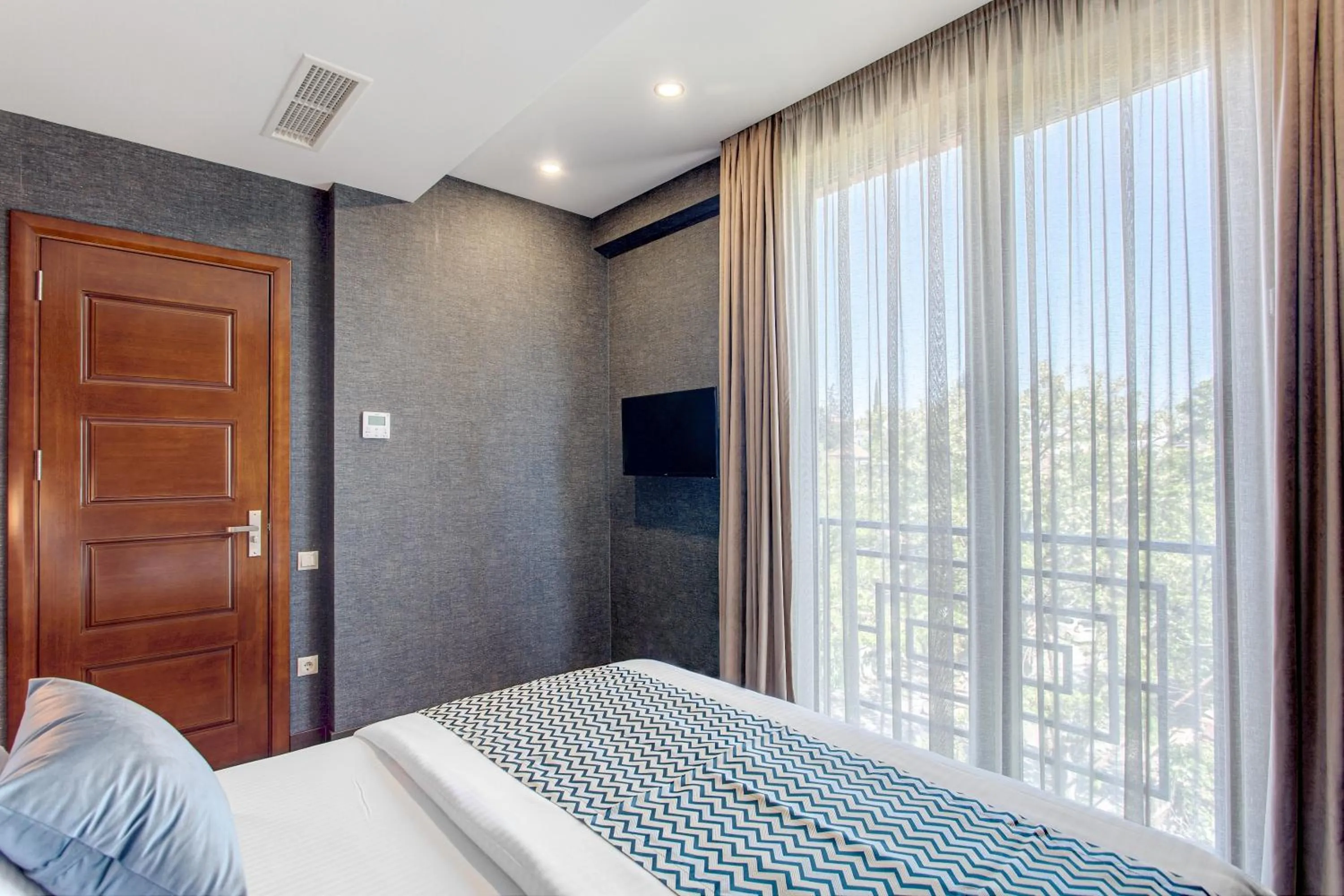 Communal lounge/ TV room, Bed in Vinum Hotel