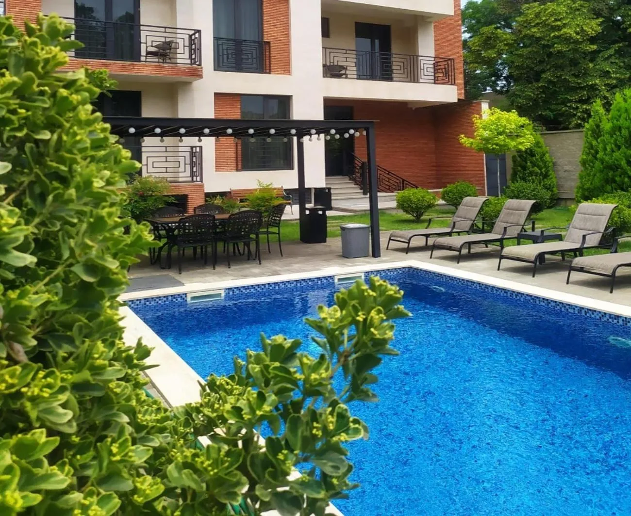 Pool view in Vinum Hotel