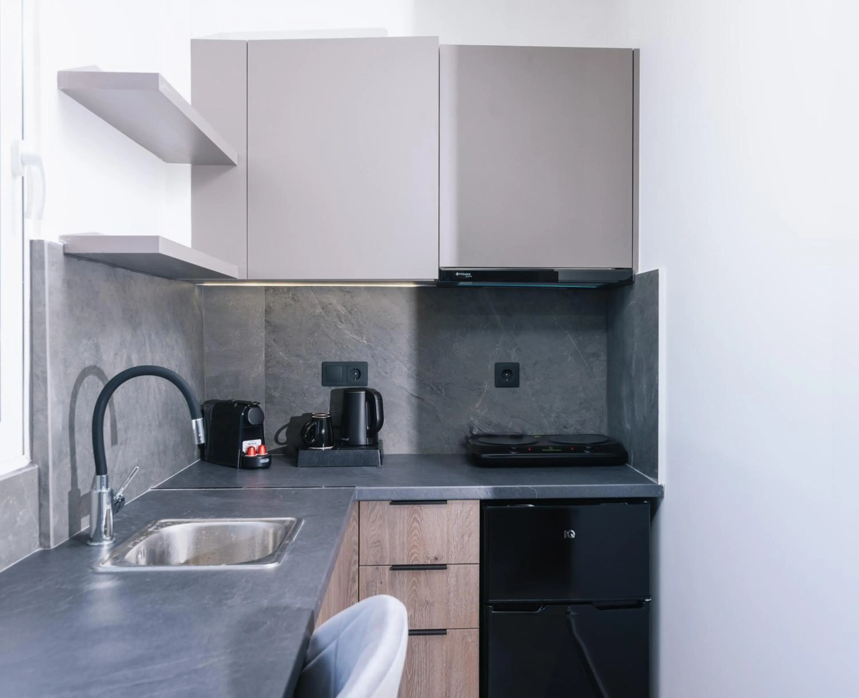 stove in Alcyone Studios and Apartments