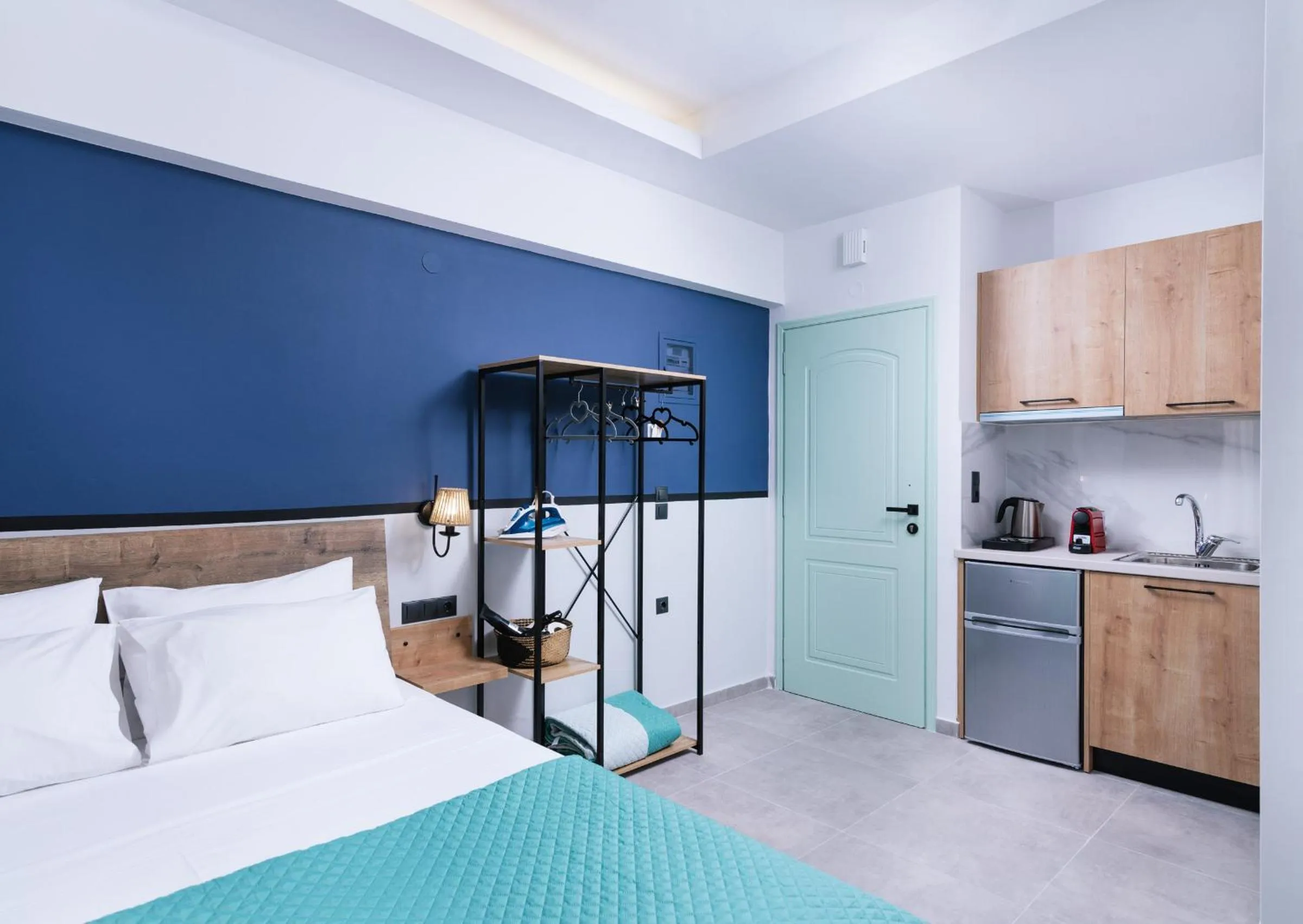 Kitchen or kitchenette, Bed in Alcyone Studios and Apartments