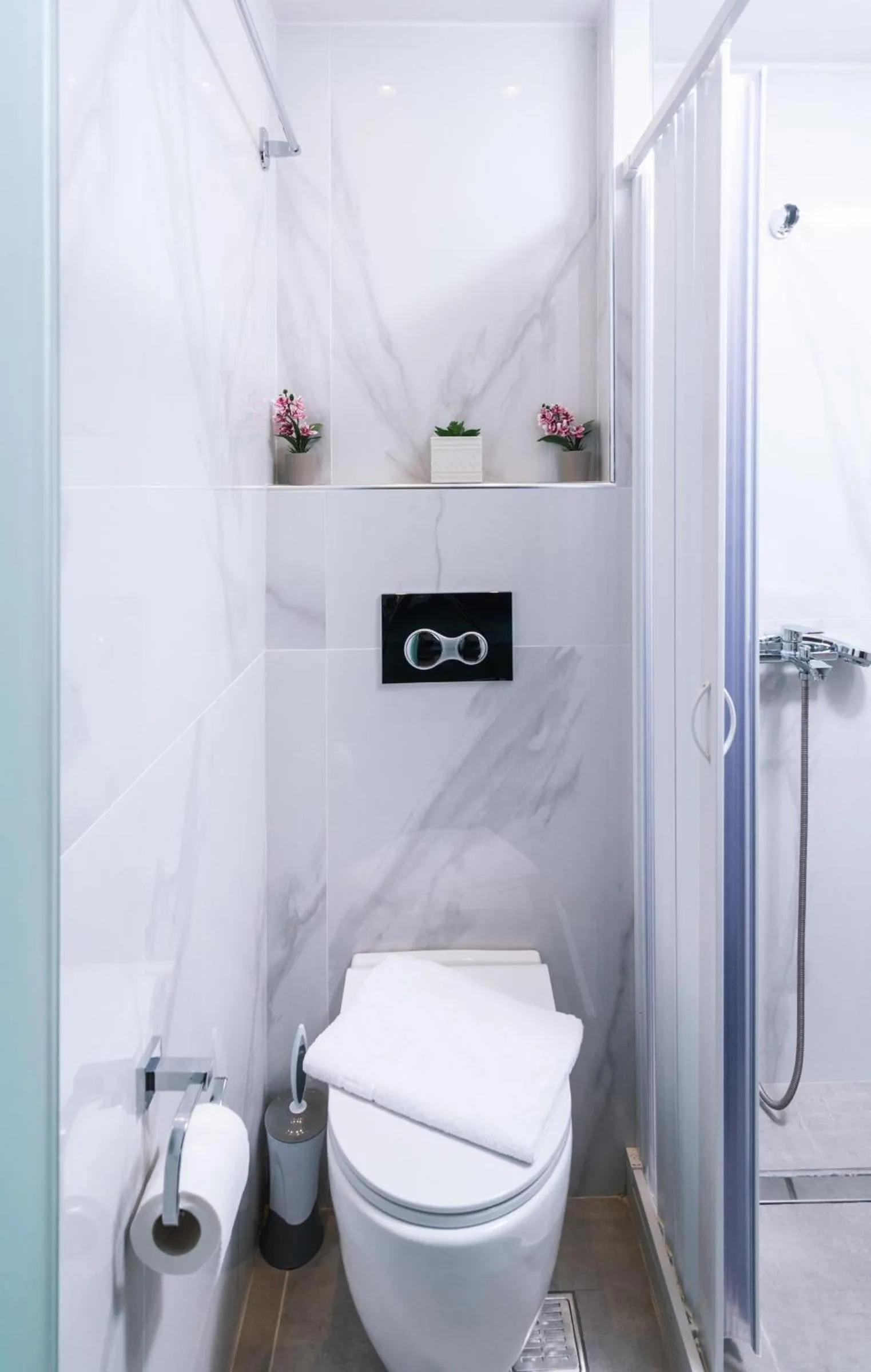 Toilet in Alcyone Studios and Apartments