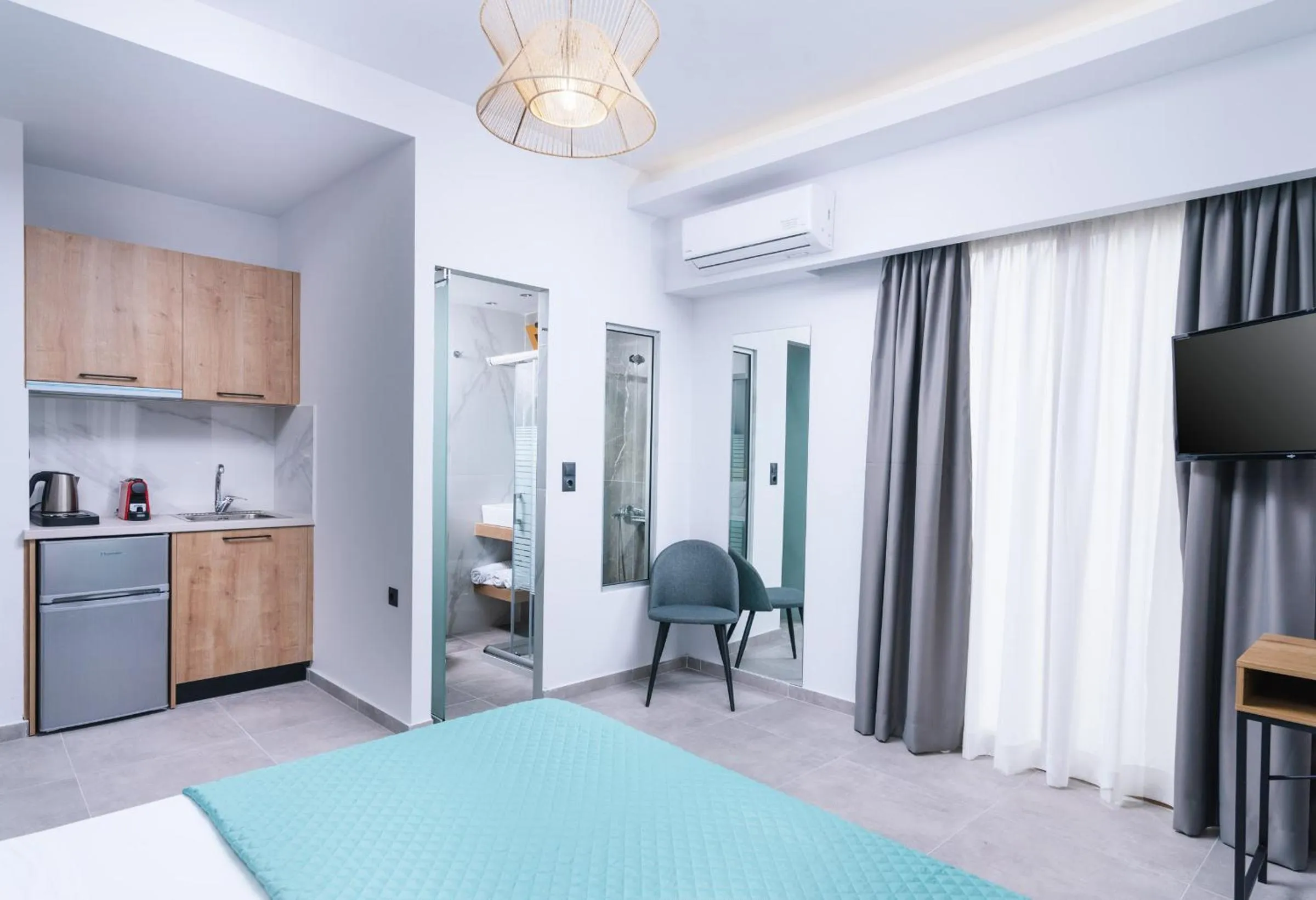 Kitchen or kitchenette, Bed in Alcyone Studios and Apartments