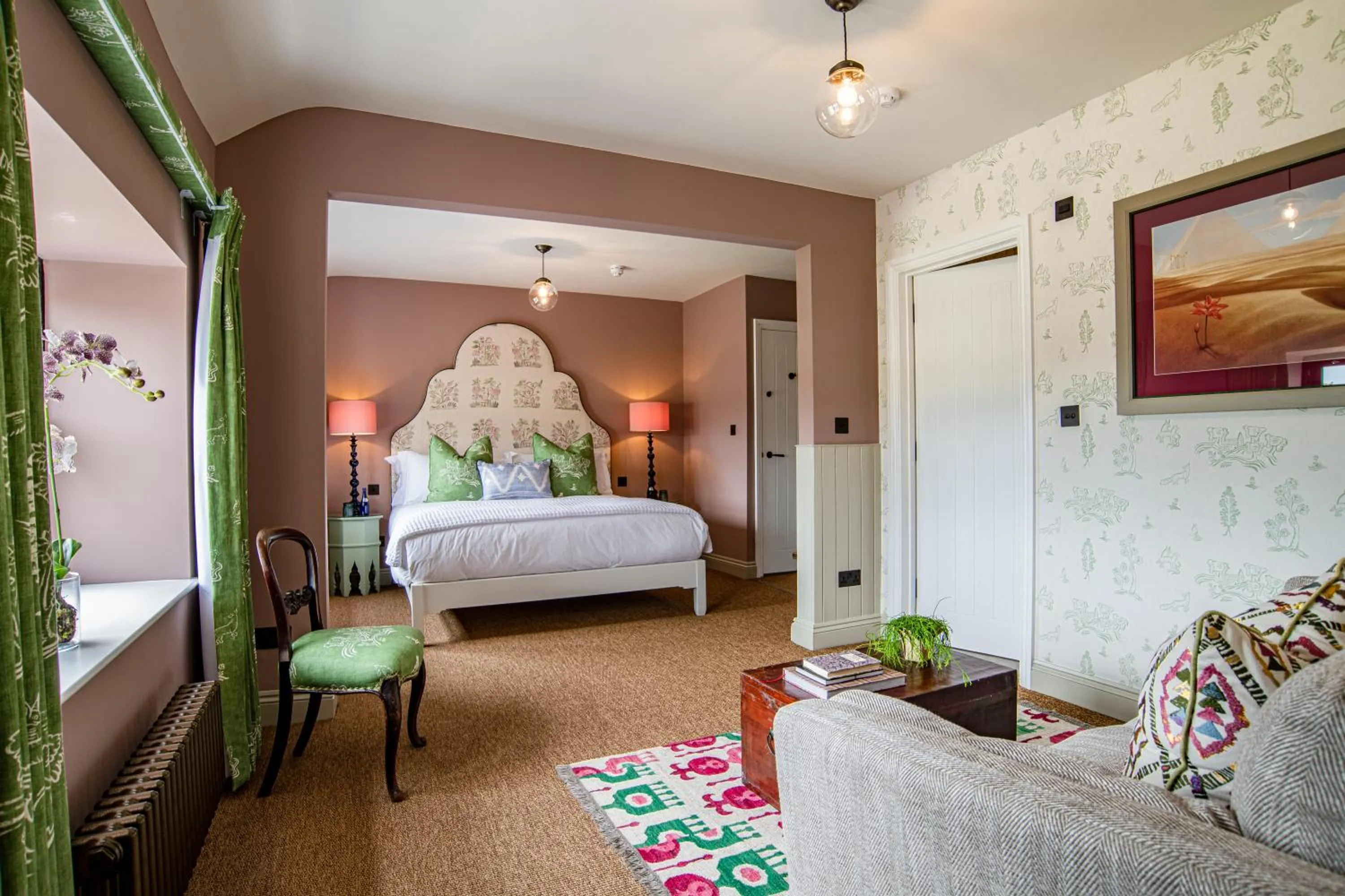 Photo of the whole room, Bed in The White Lion Cowbridge