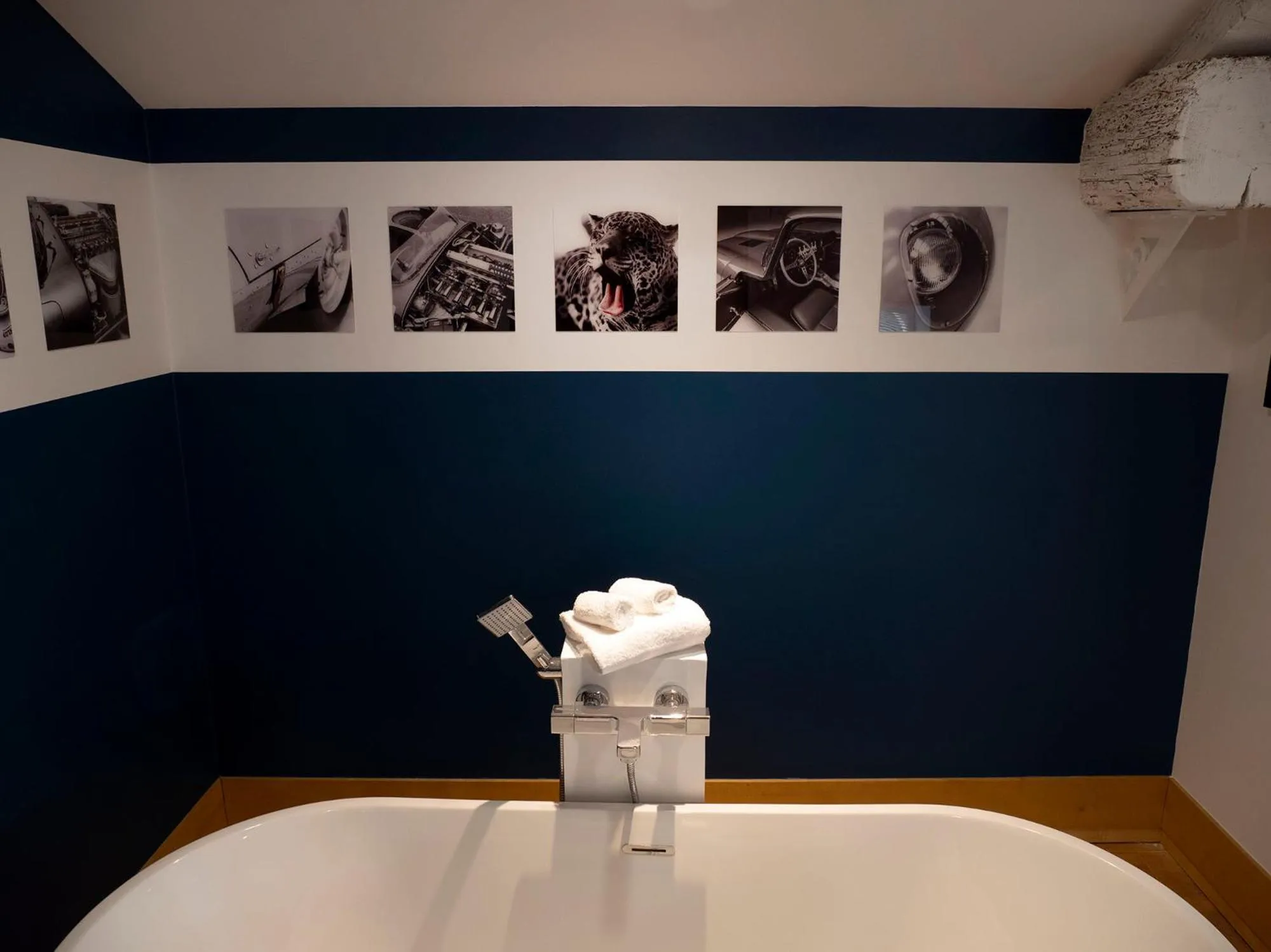 Bath in Château Fleur D'Aya