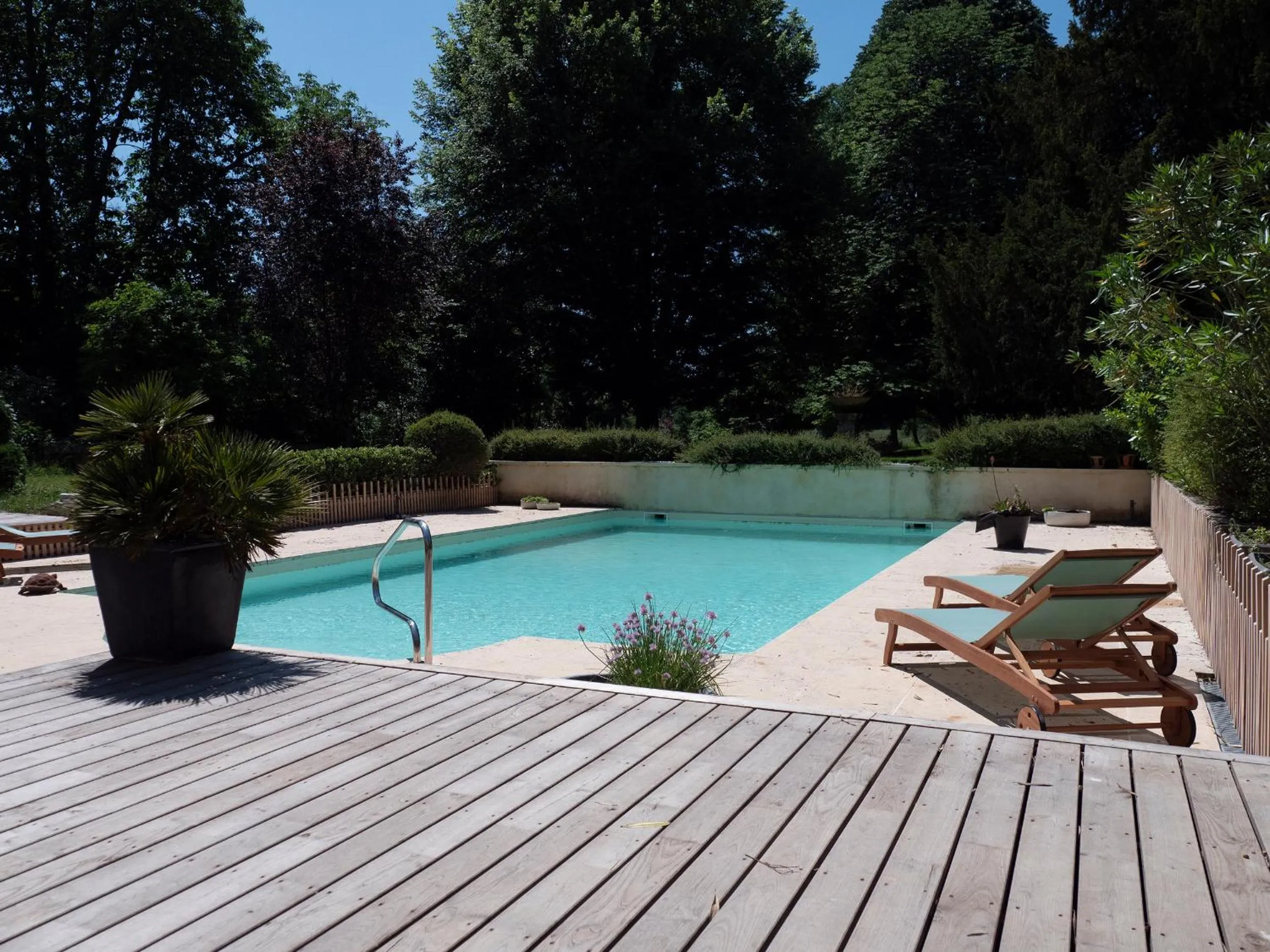 Pool view in Château Fleur D'Aya