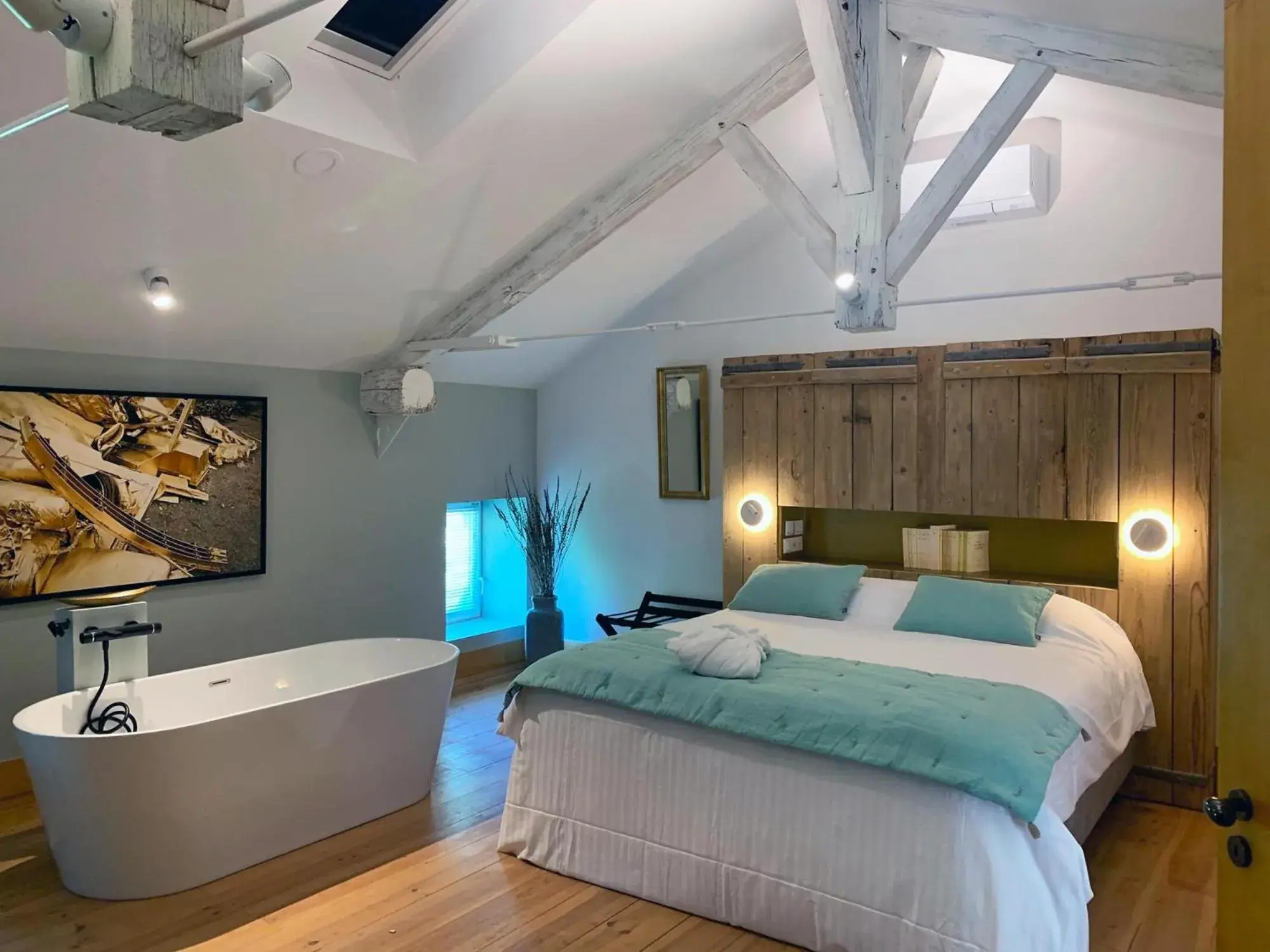 Deluxe Double or Twin Room with Garden View in Château Fleur D'Aya Deluxe Double or Twin Room with Garden View in Château Fleur D'Aya