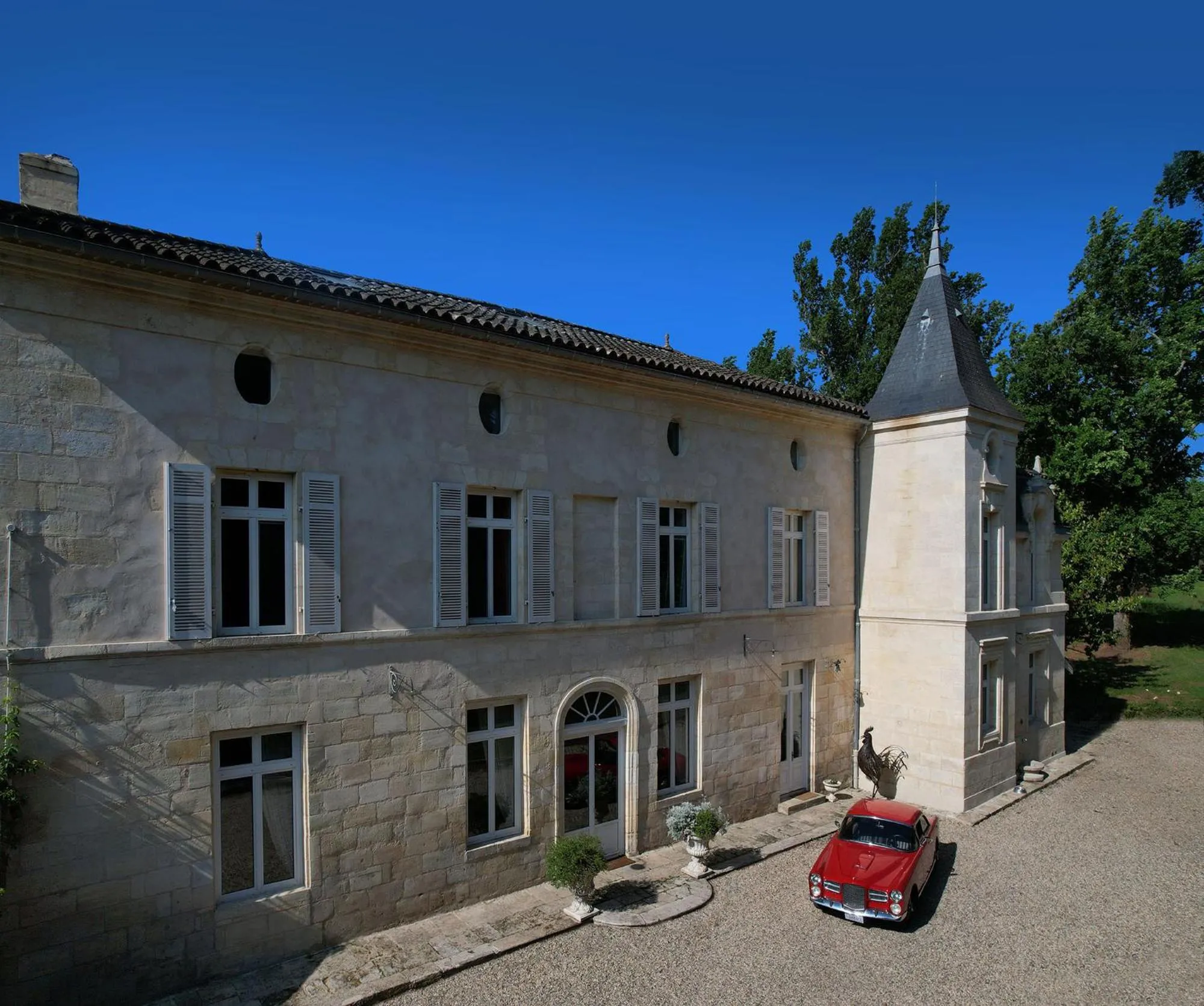 Property building in Château Fleur D'Aya