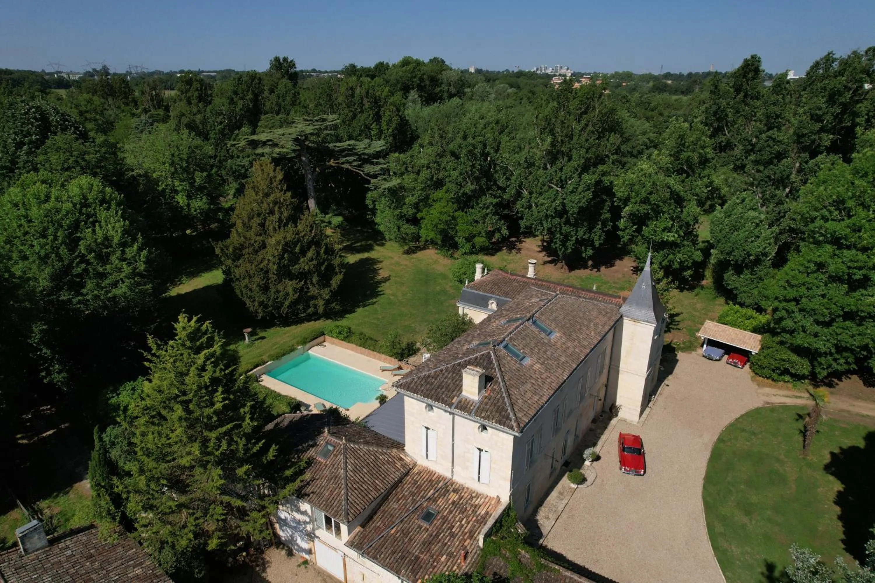 Property building in Château Fleur D'Aya