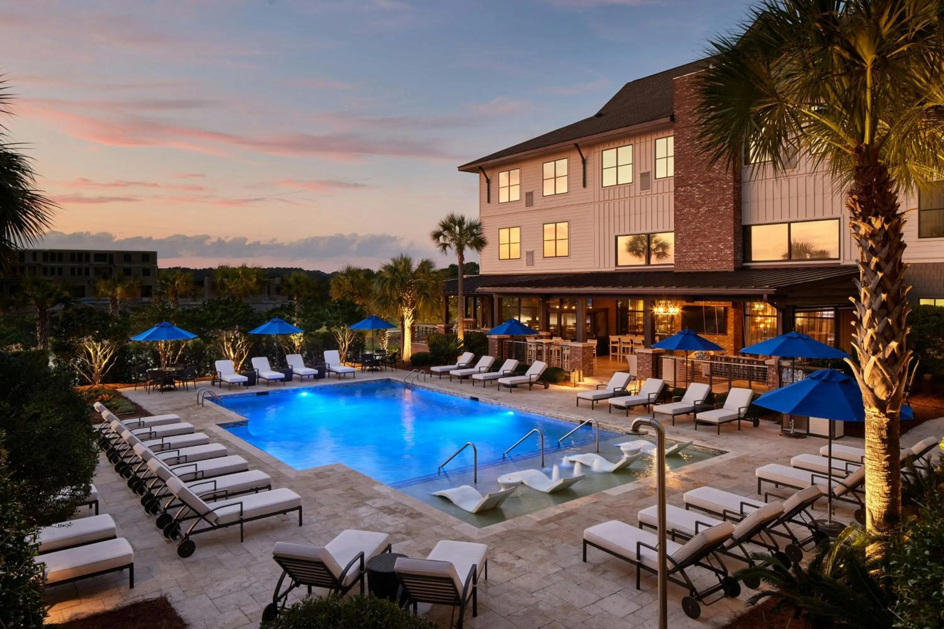 Swimming pool in Andell Inn