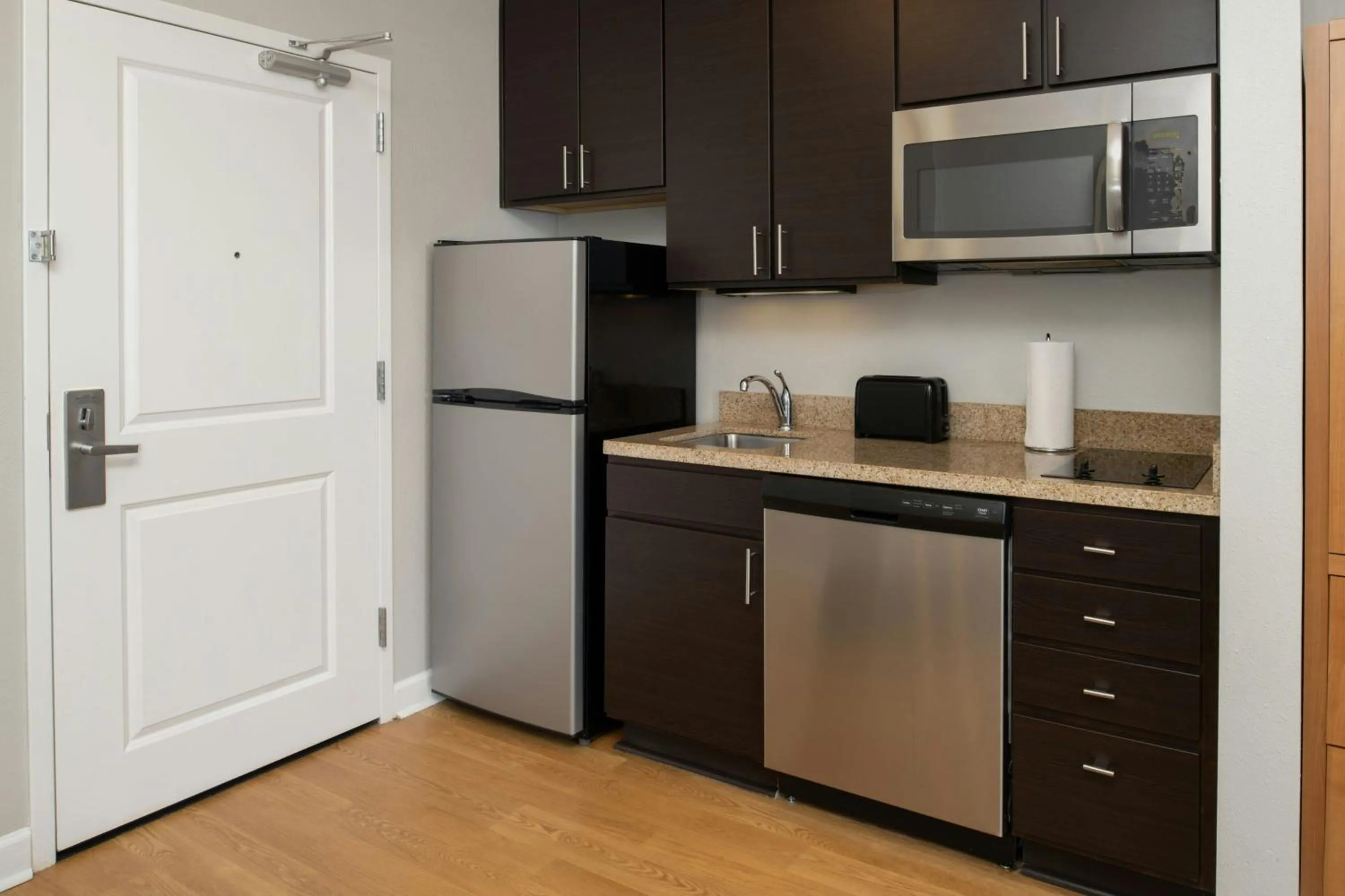 Kitchen or kitchenette in TownePlace Suites by Marriott Jackson Ridgeland/The Township at Colony Park