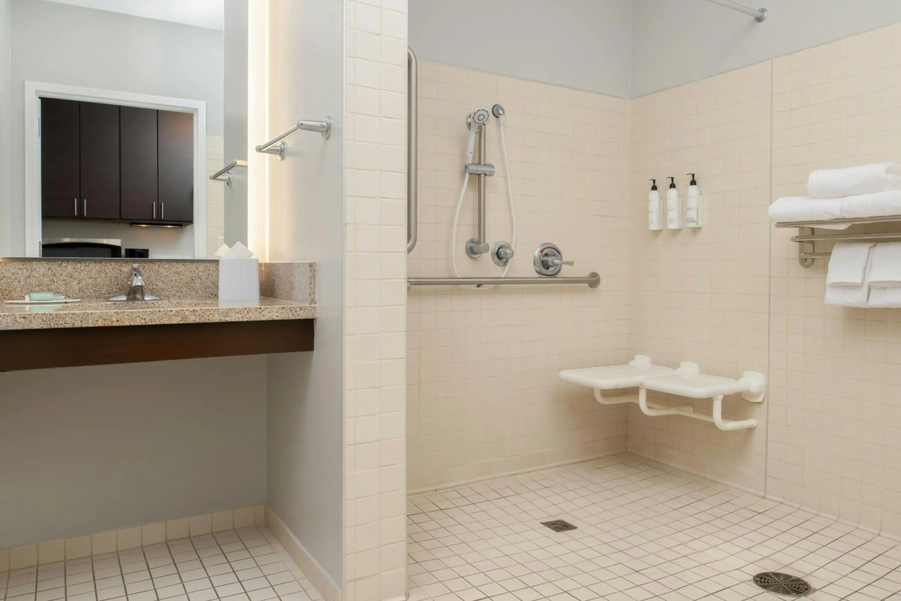 Bathroom in TownePlace Suites by Marriott Jackson Ridgeland/The Township at Colony Park
