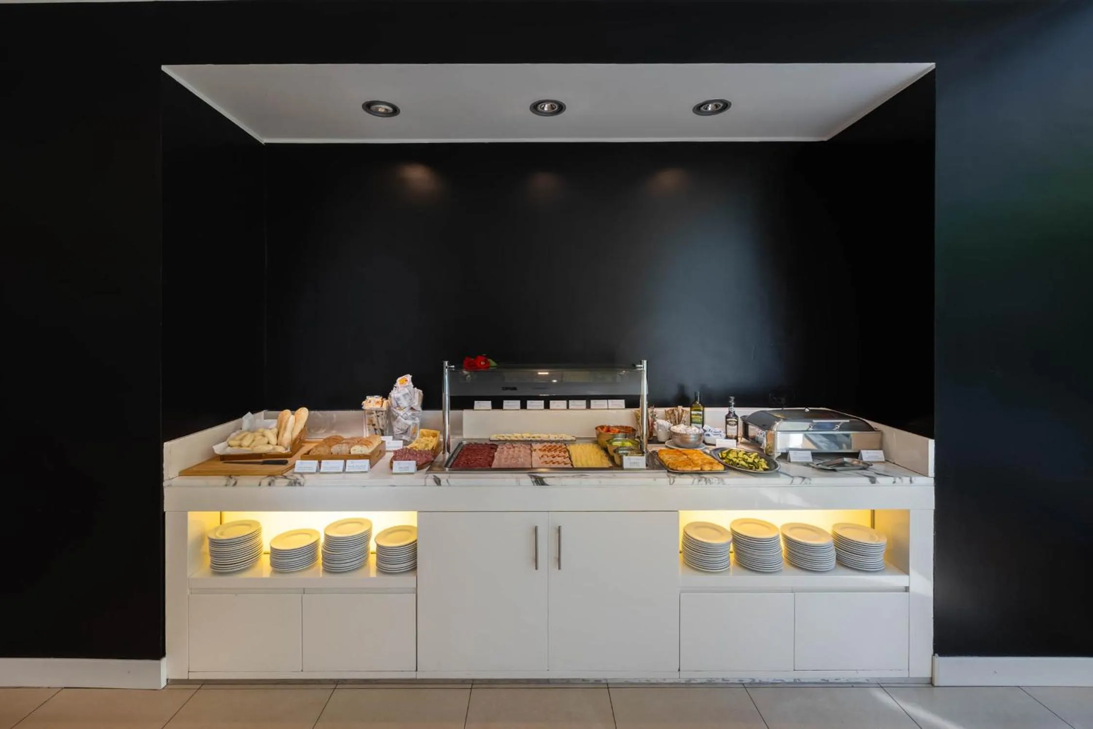 Breakfast in iH Hotels Milano Watt 13