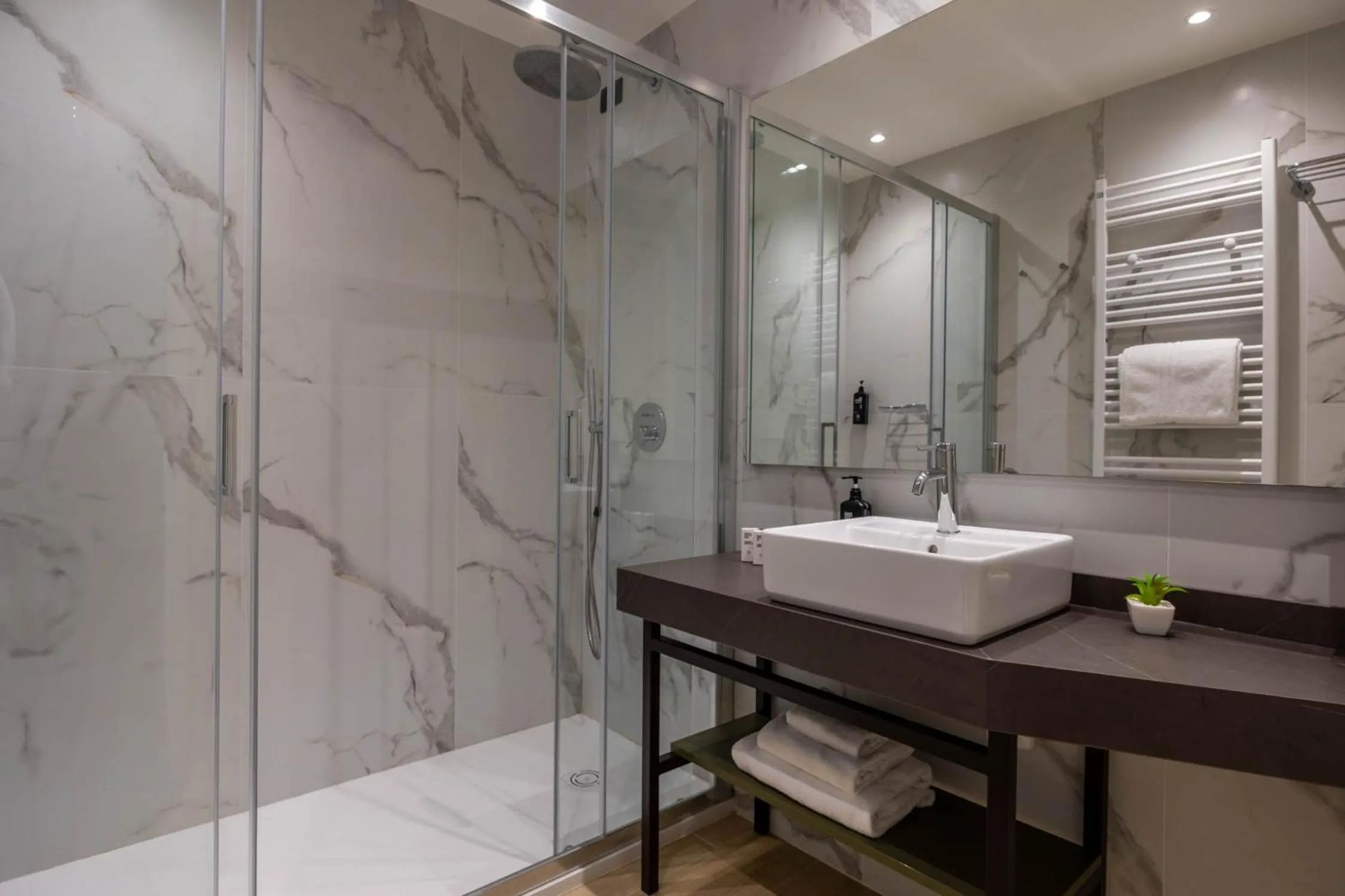 Shower in iH Hotels Milano Watt 13