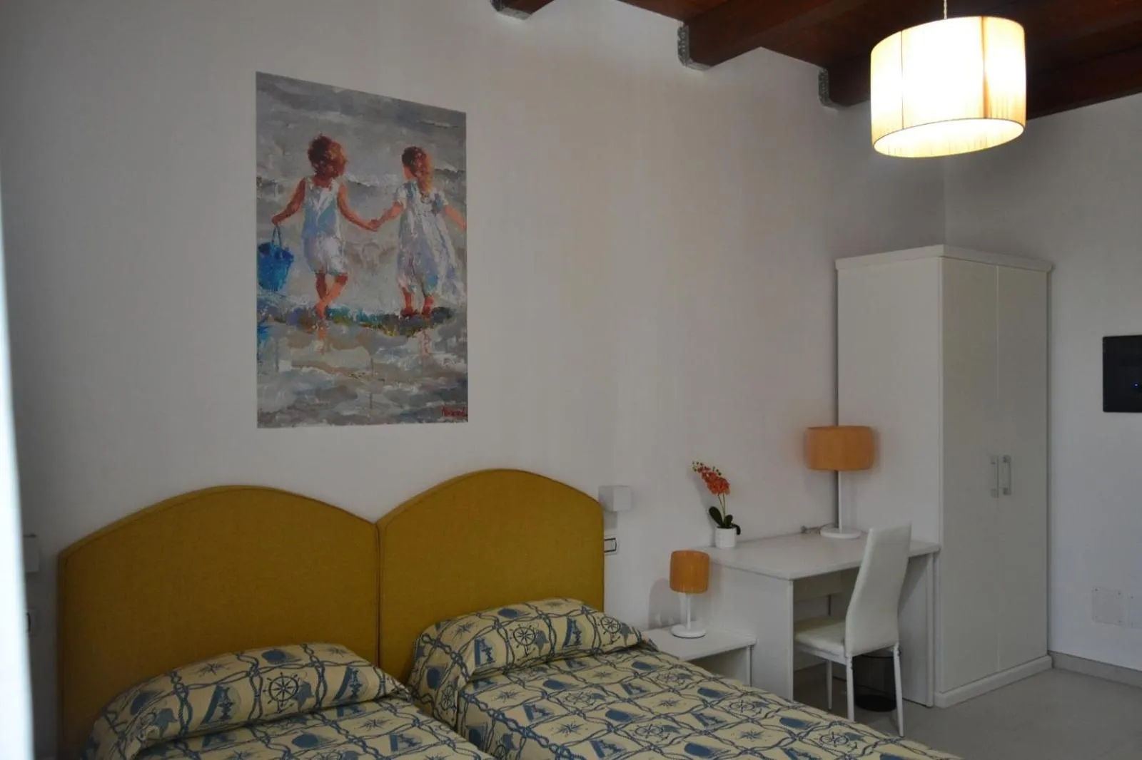 Photo of the whole room, Bed in Stellaris