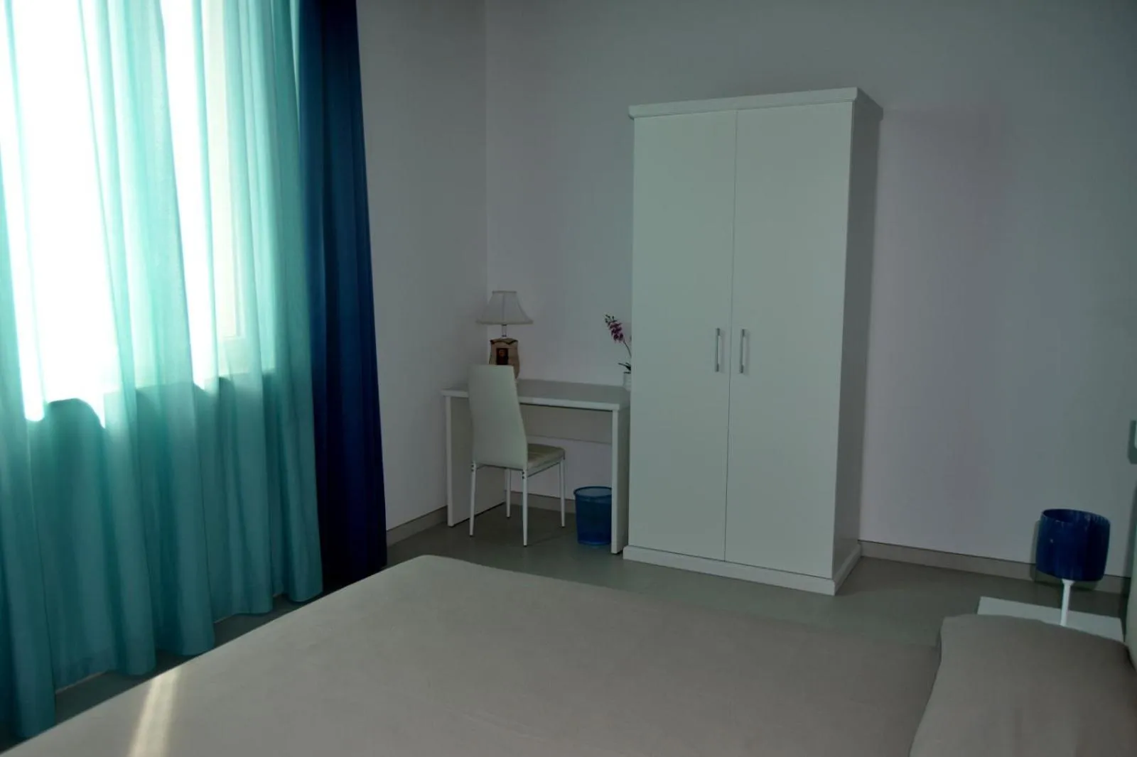 Photo of the whole room, Bed in Stellaris