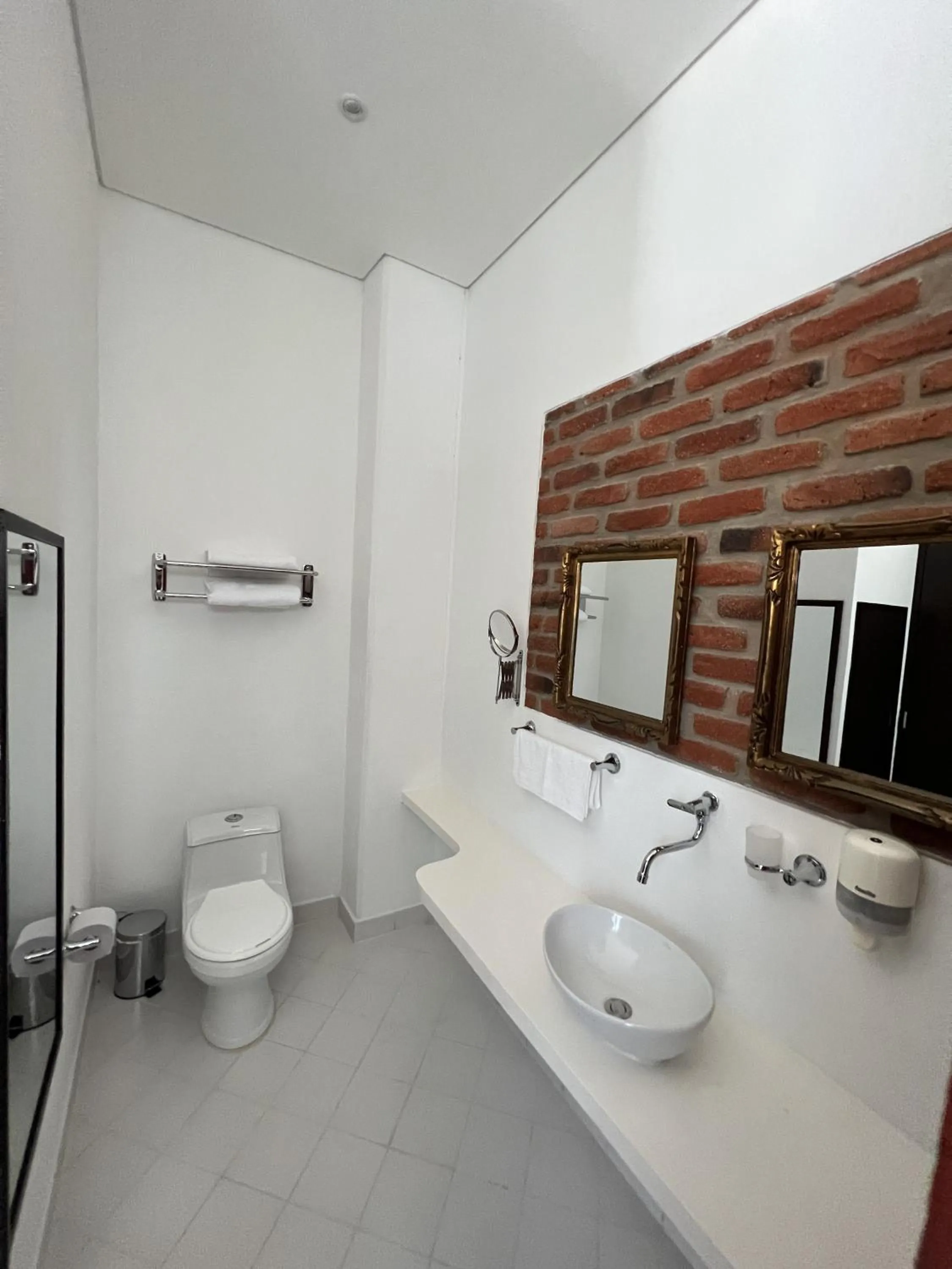 Toilet in Hotel Santa Marta by MIJ